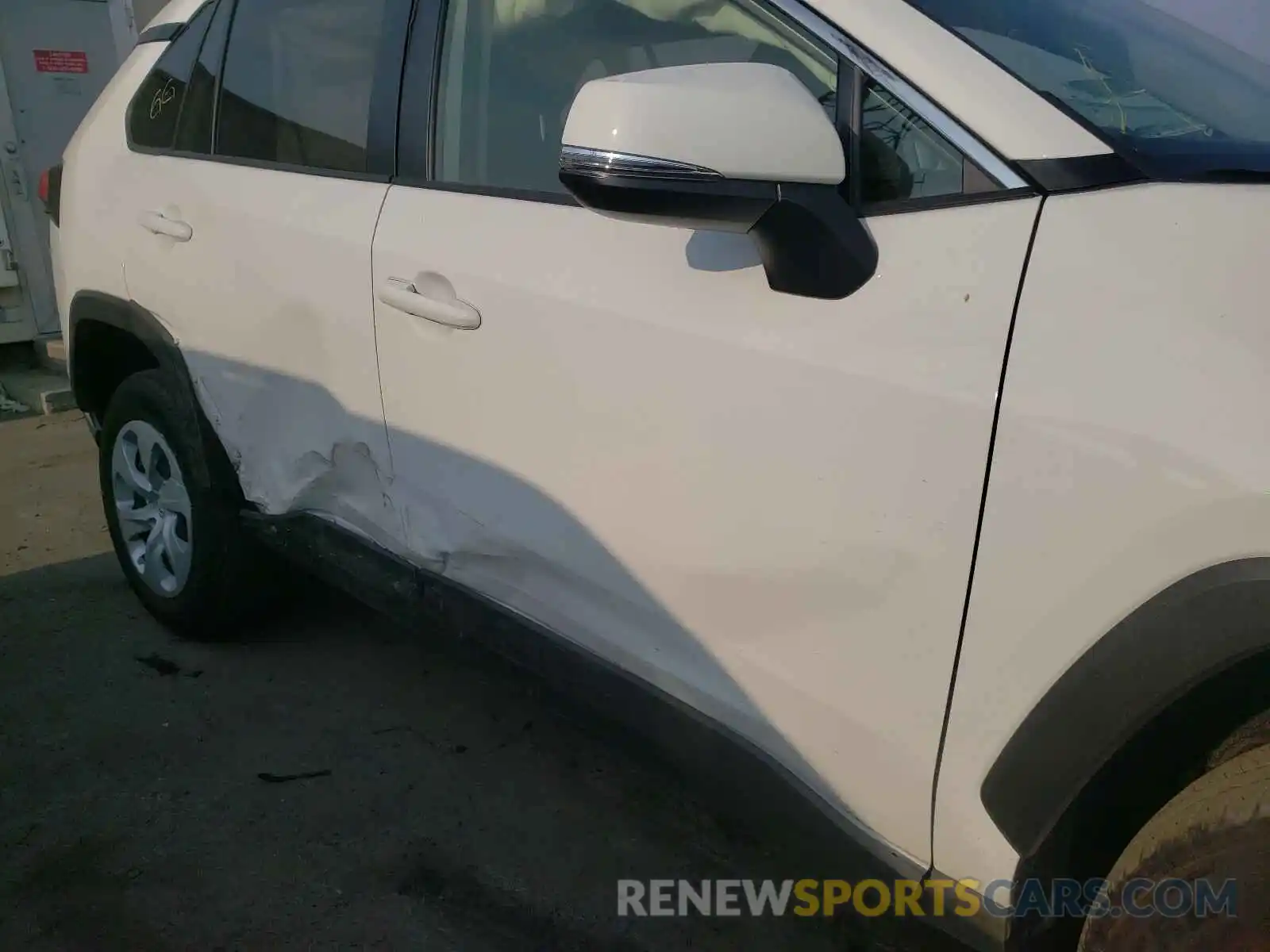 9 Photograph of a damaged car JTMK1RFV9LD059560 TOYOTA RAV4 2020