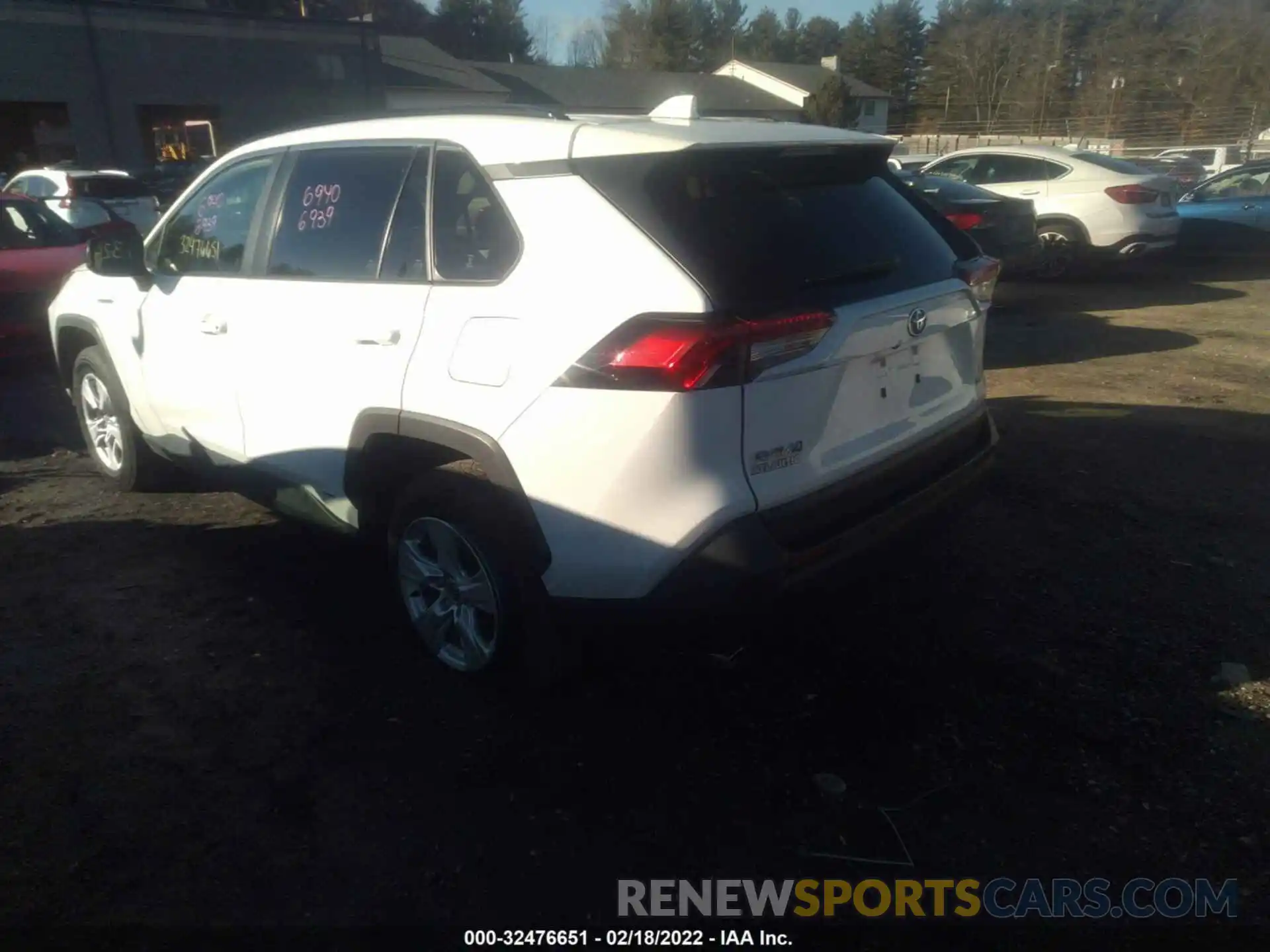 3 Photograph of a damaged car JTML6RFV1LD005370 TOYOTA RAV4 2020