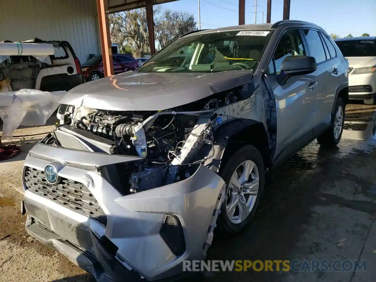 2 Photograph of a damaged car JTML6RFV2LD004230 TOYOTA RAV4 2020