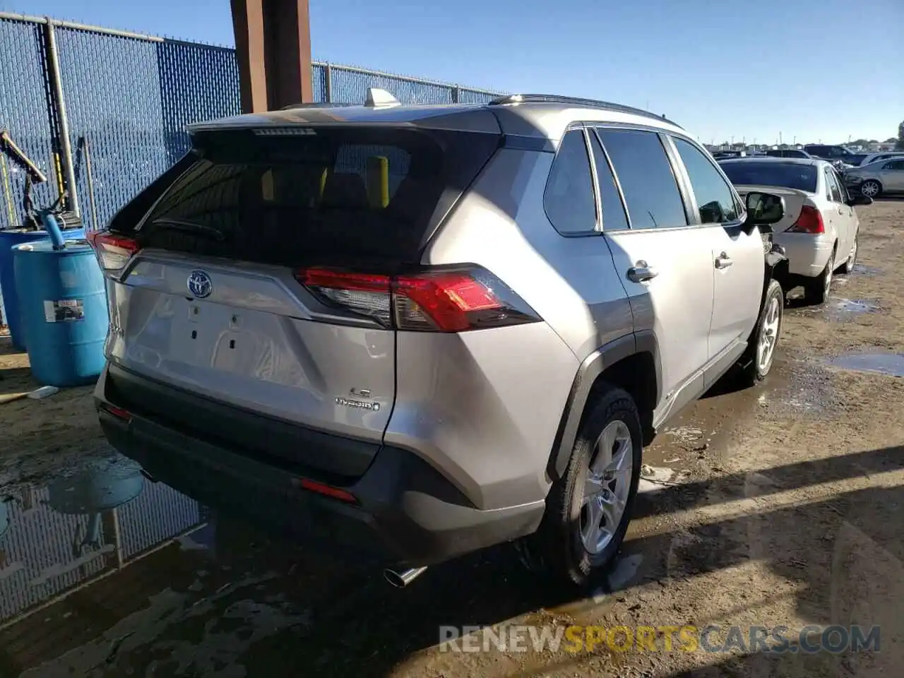 4 Photograph of a damaged car JTML6RFV2LD004230 TOYOTA RAV4 2020