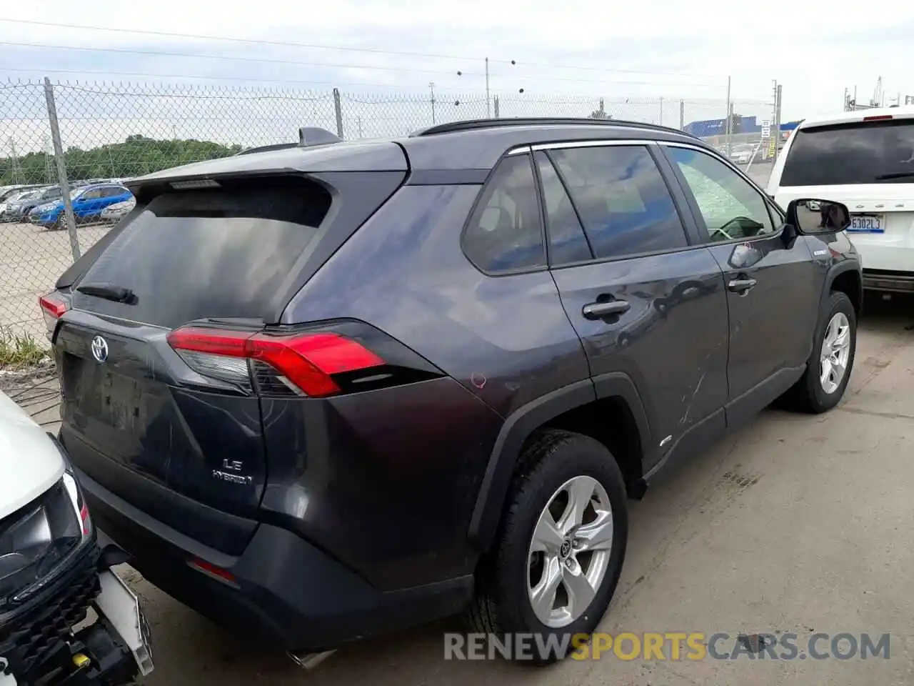 4 Photograph of a damaged car JTML6RFV5LD005257 TOYOTA RAV4 2020