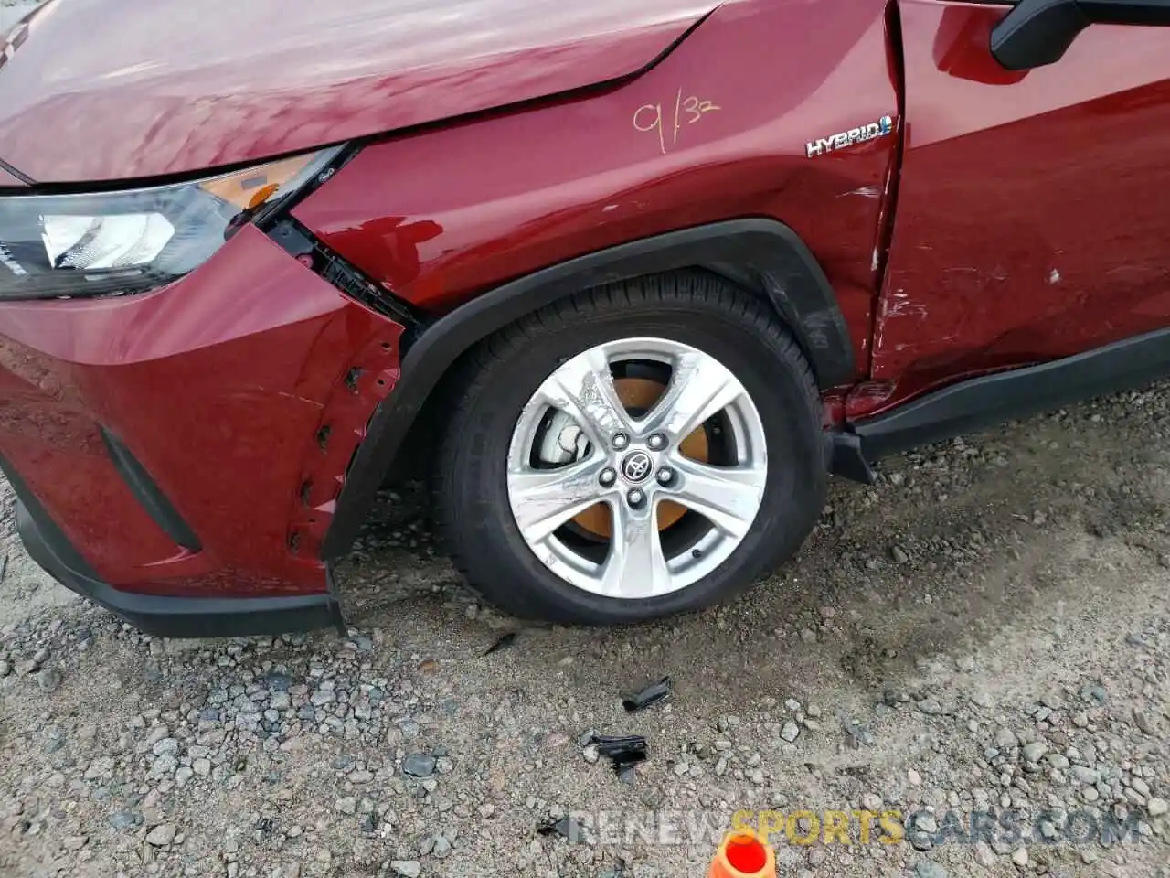 9 Photograph of a damaged car JTML6RFV6LD004327 TOYOTA RAV4 2020