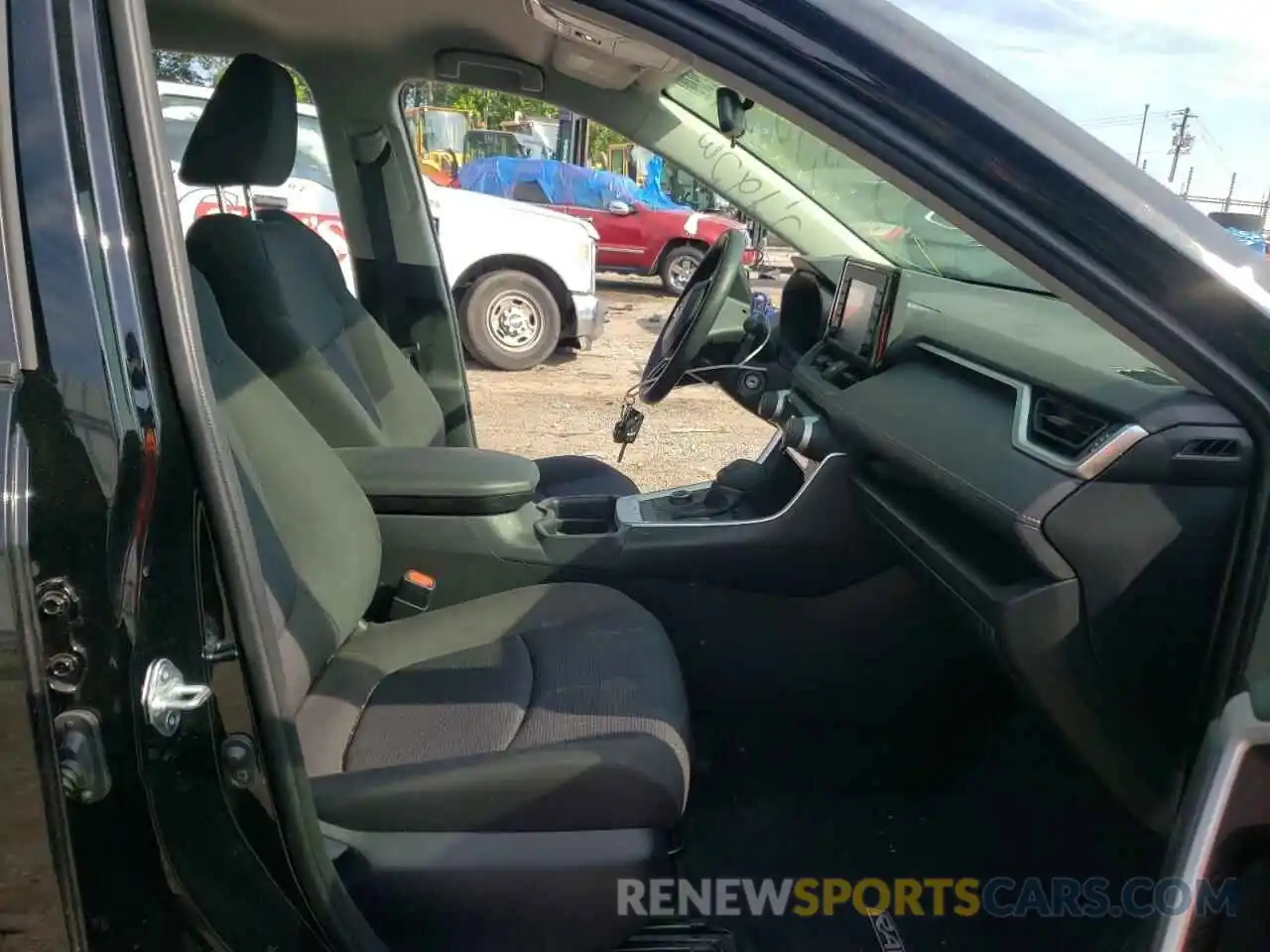 5 Photograph of a damaged car JTML6RFVXLD004217 TOYOTA RAV4 2020