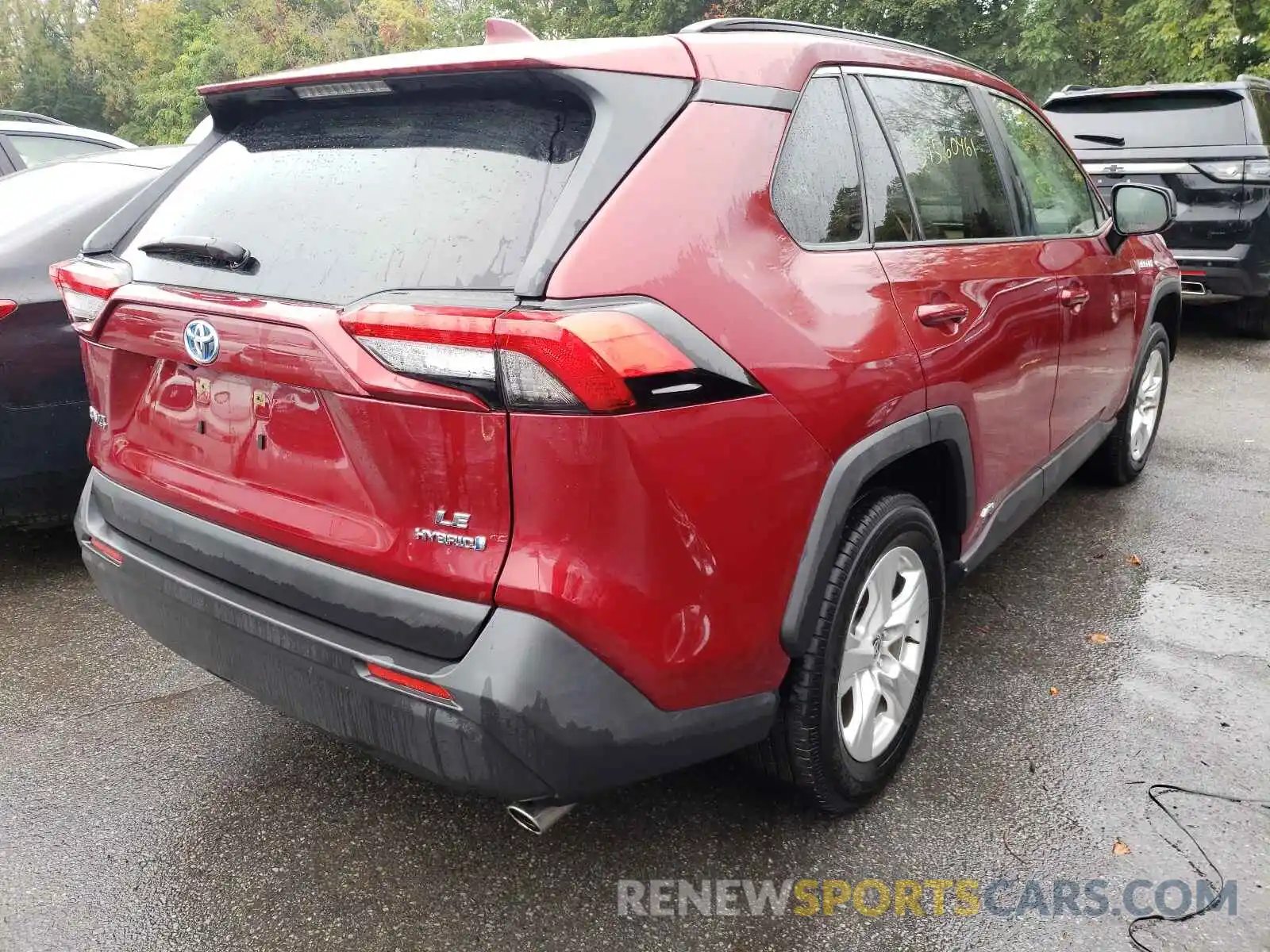 4 Photograph of a damaged car JTMLWRFV5LD067404 TOYOTA RAV4 2020