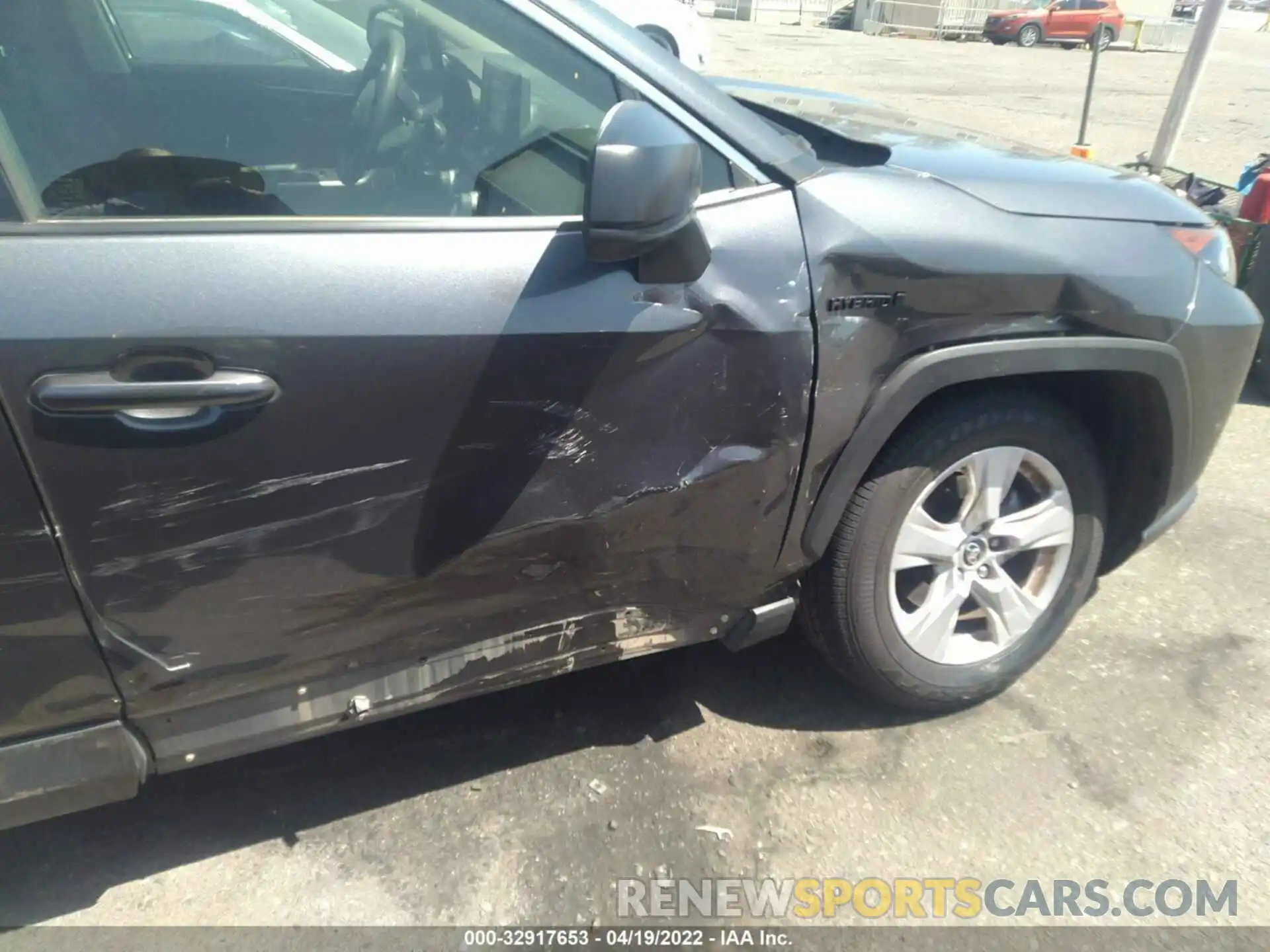 6 Photograph of a damaged car JTMLWRFV6LD054130 TOYOTA RAV4 2020