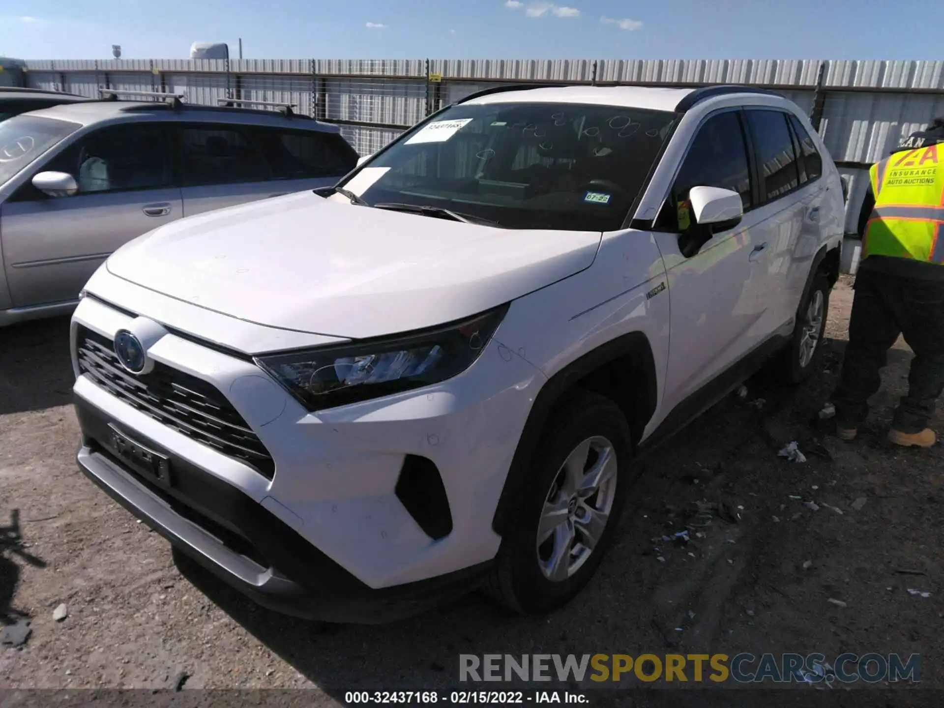 2 Фотография поврежденного автомобиля JTMM6RFV0LD001198 TOYOTA RAV4 2020