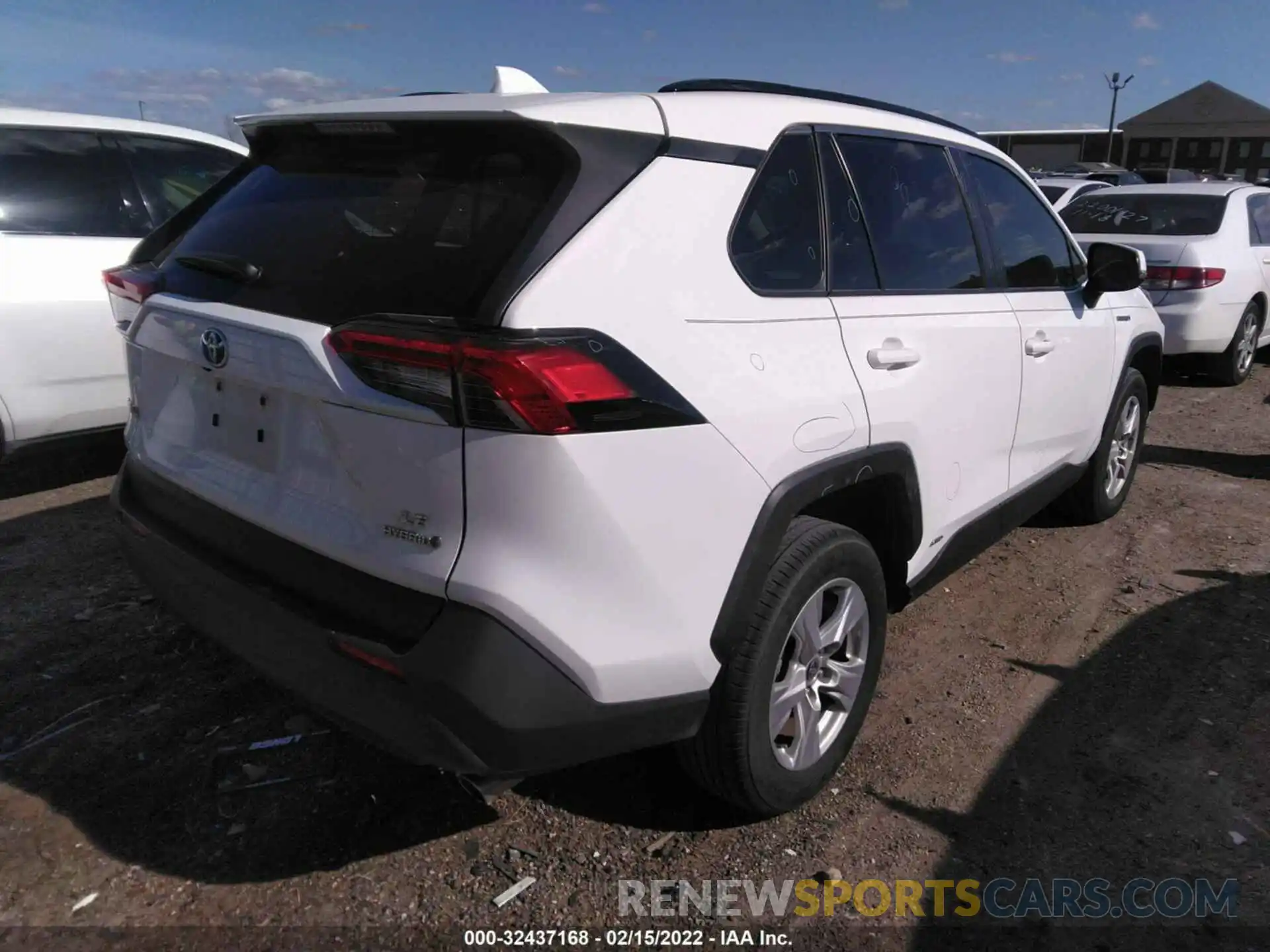 4 Photograph of a damaged car JTMM6RFV0LD001198 TOYOTA RAV4 2020