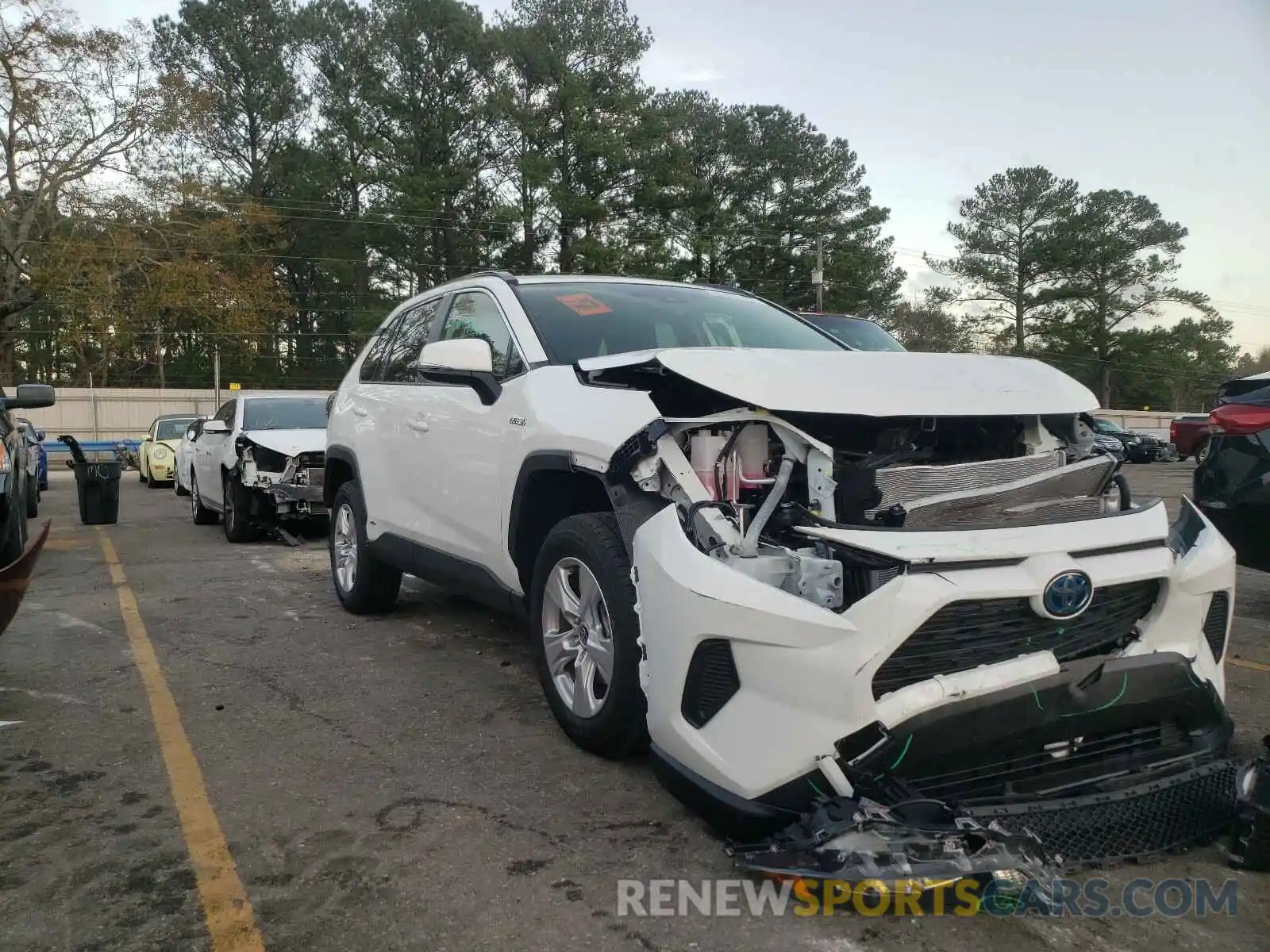 1 Photograph of a damaged car JTMM6RFV0LD005848 TOYOTA RAV4 2020