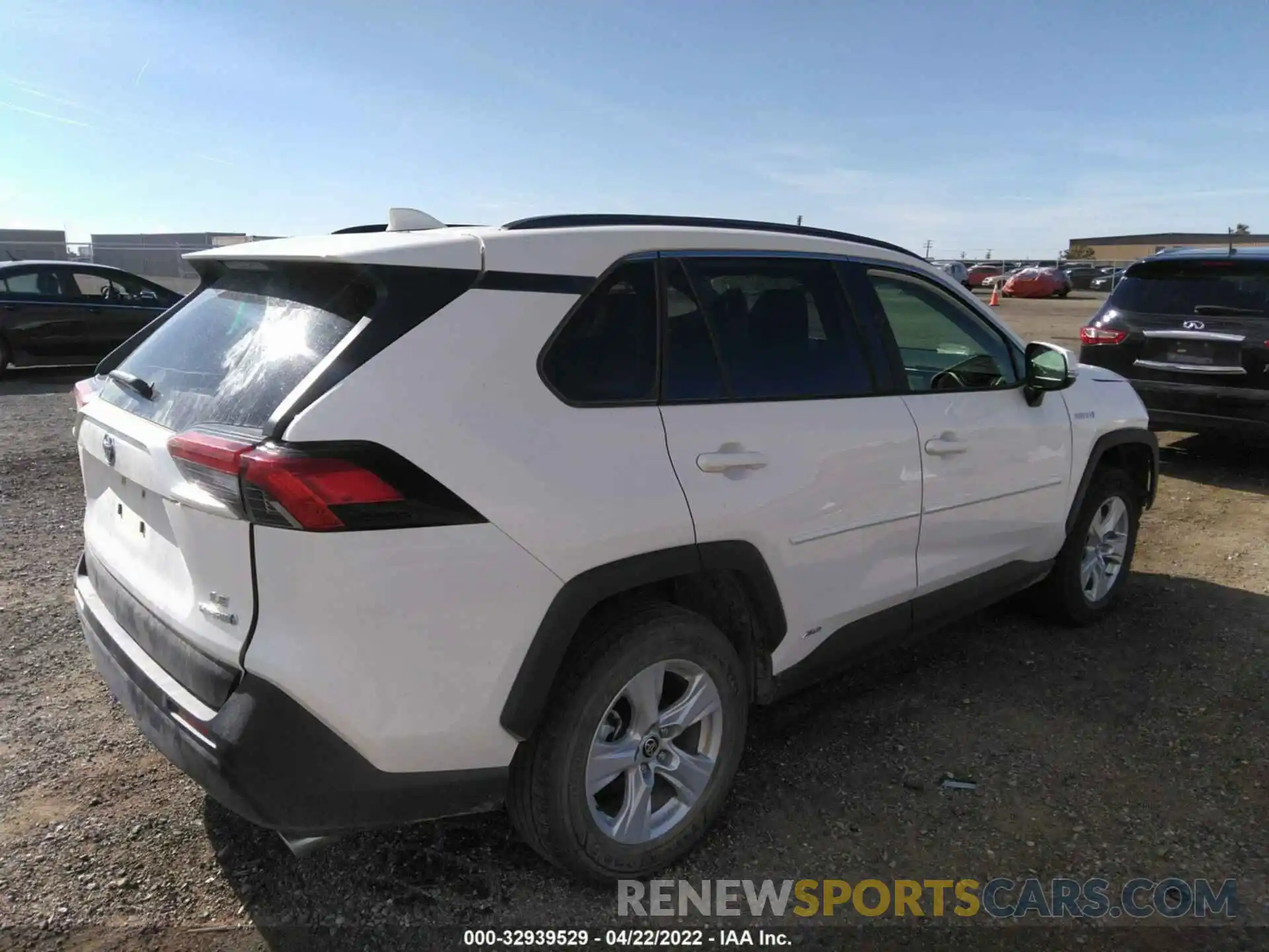 4 Photograph of a damaged car JTMM6RFV4LD003469 TOYOTA RAV4 2020