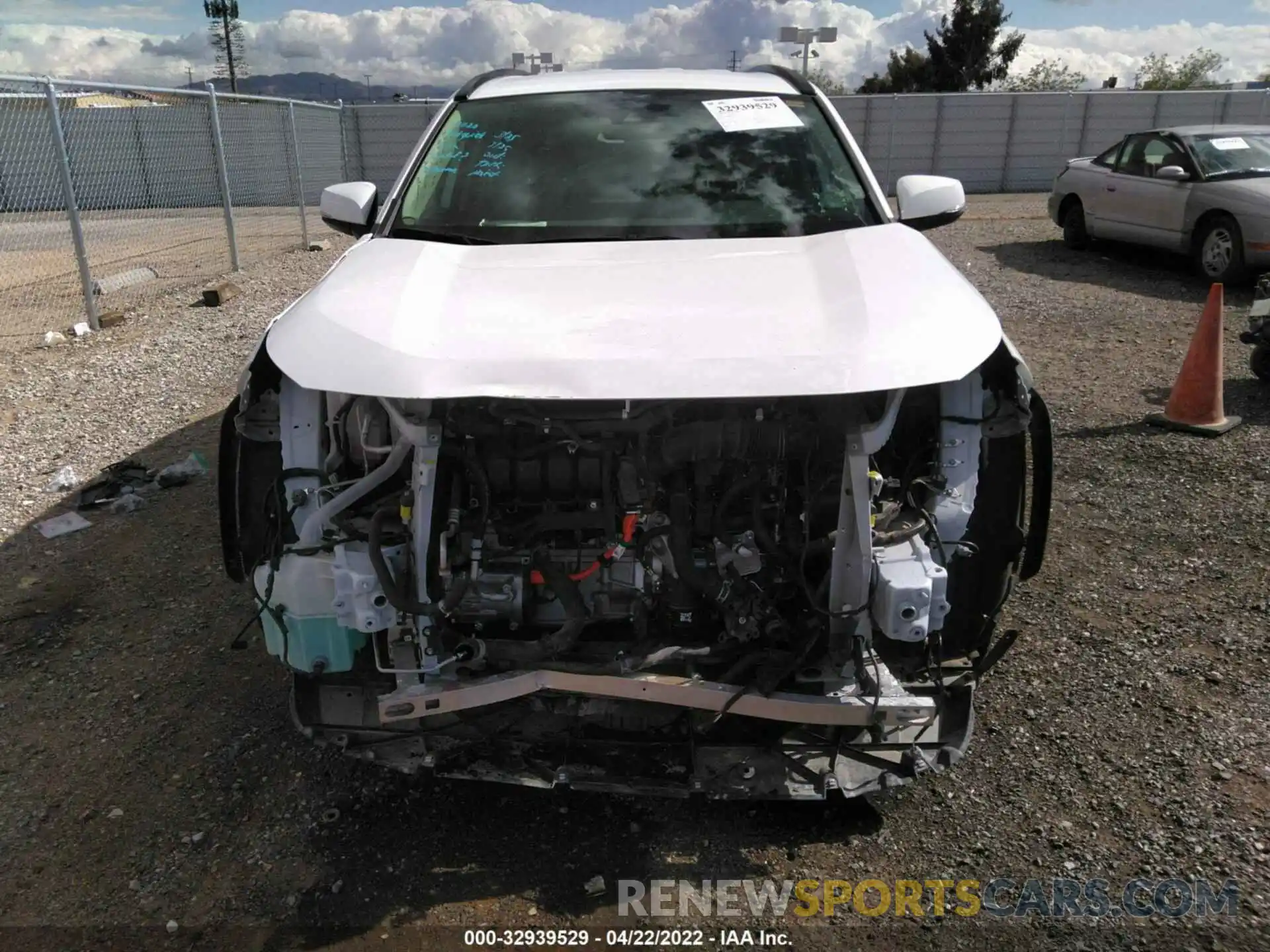 6 Photograph of a damaged car JTMM6RFV4LD003469 TOYOTA RAV4 2020