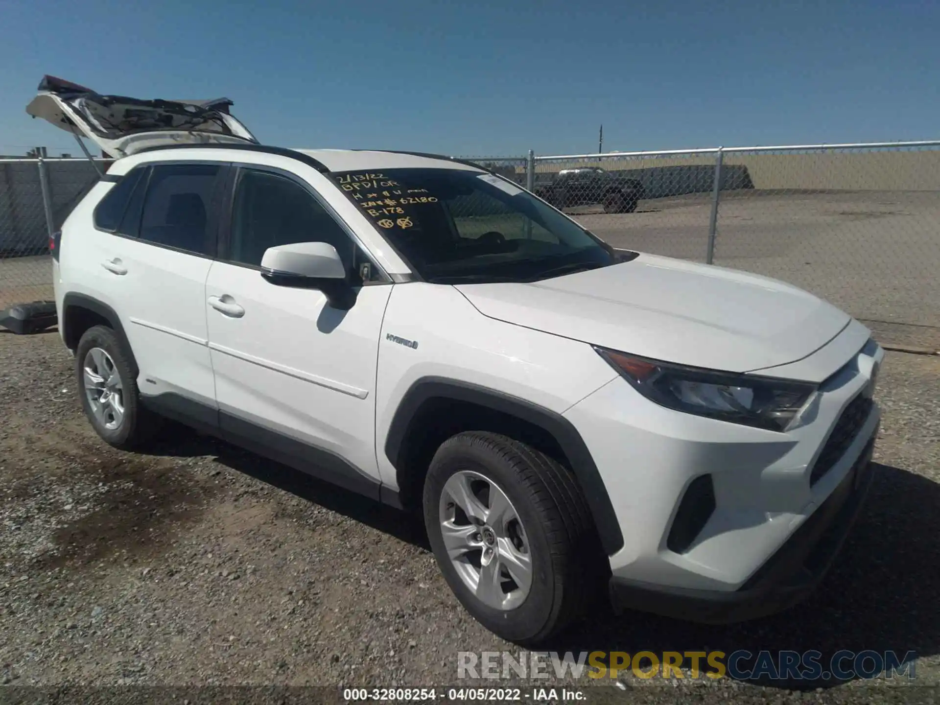 1 Photograph of a damaged car JTMM6RFV7LD003157 TOYOTA RAV4 2020