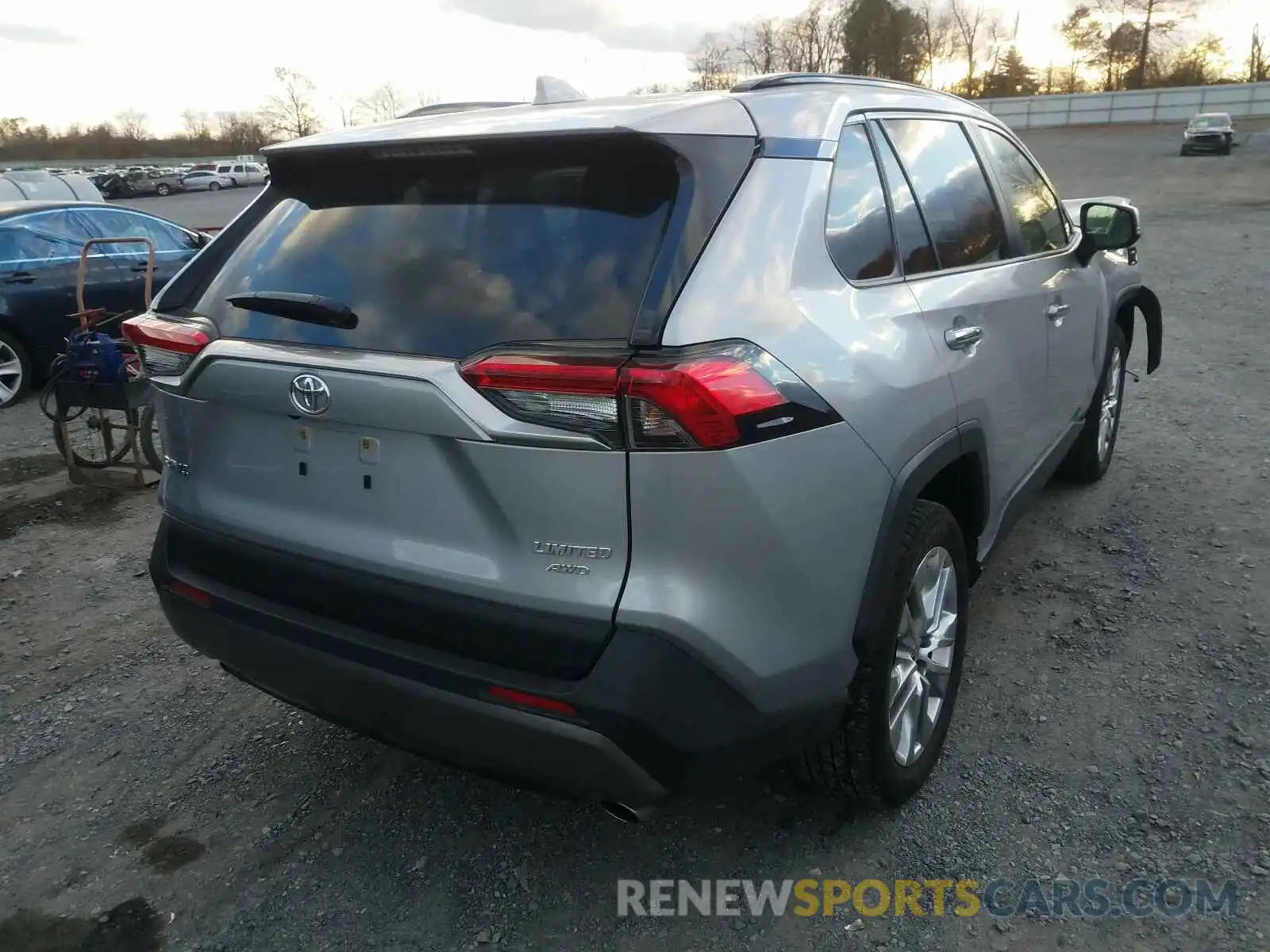 4 Photograph of a damaged car JTMN1RFV2LD050096 TOYOTA RAV4 2020