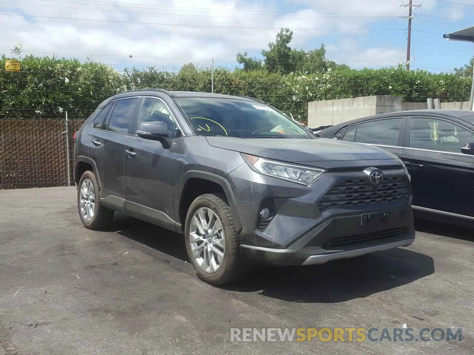 1 Photograph of a damaged car JTMN1RFV2LD528274 TOYOTA RAV4 2020