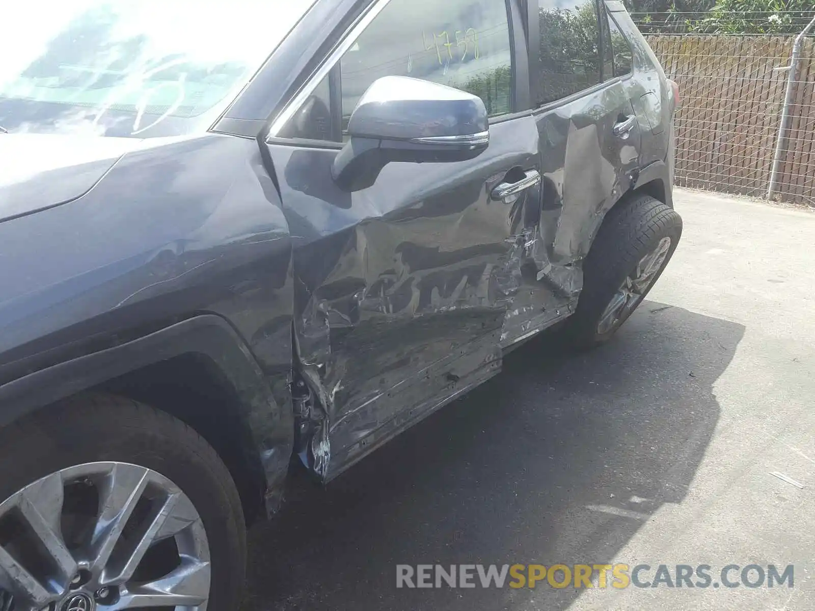 9 Photograph of a damaged car JTMN1RFV2LD528274 TOYOTA RAV4 2020