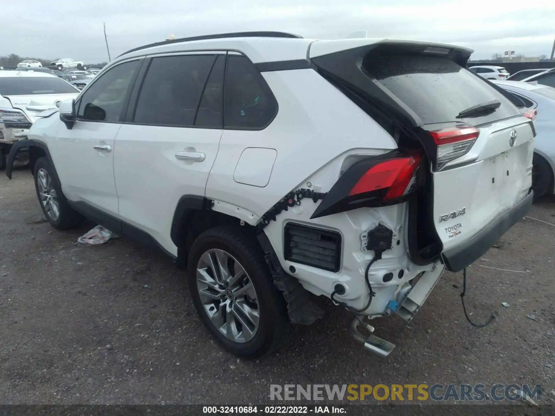 3 Photograph of a damaged car JTMN1RFV2LD528579 TOYOTA RAV4 2020