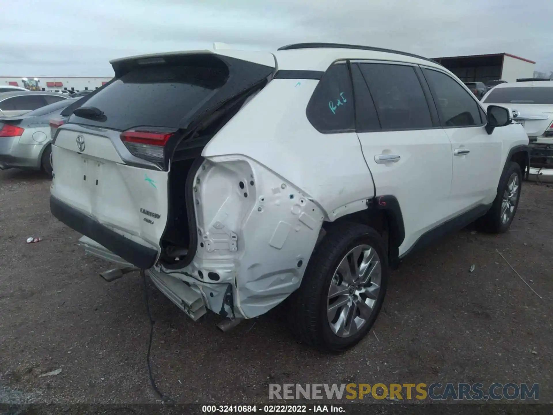 4 Photograph of a damaged car JTMN1RFV2LD528579 TOYOTA RAV4 2020