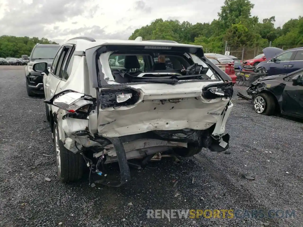 9 Photograph of a damaged car JTMN1RFV3LD049409 TOYOTA RAV4 2020