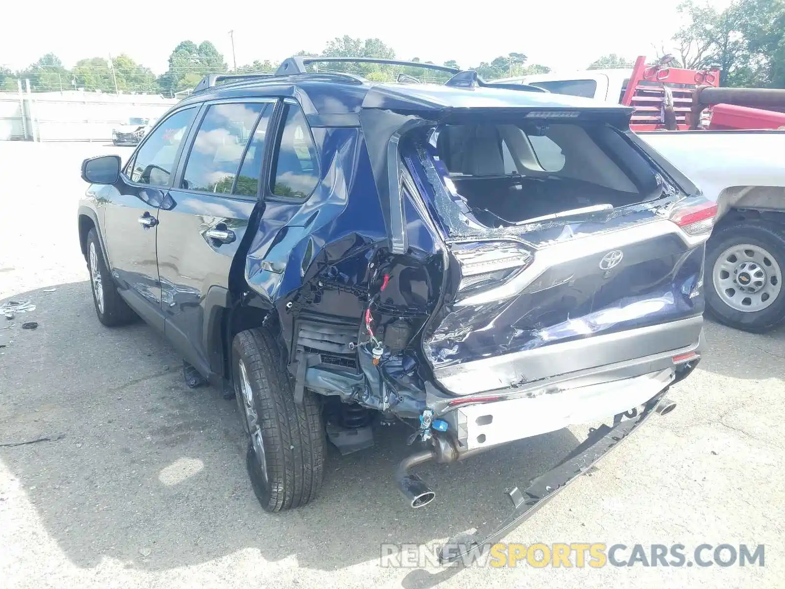 3 Photograph of a damaged car JTMN1RFV5LJ034718 TOYOTA RAV4 2020