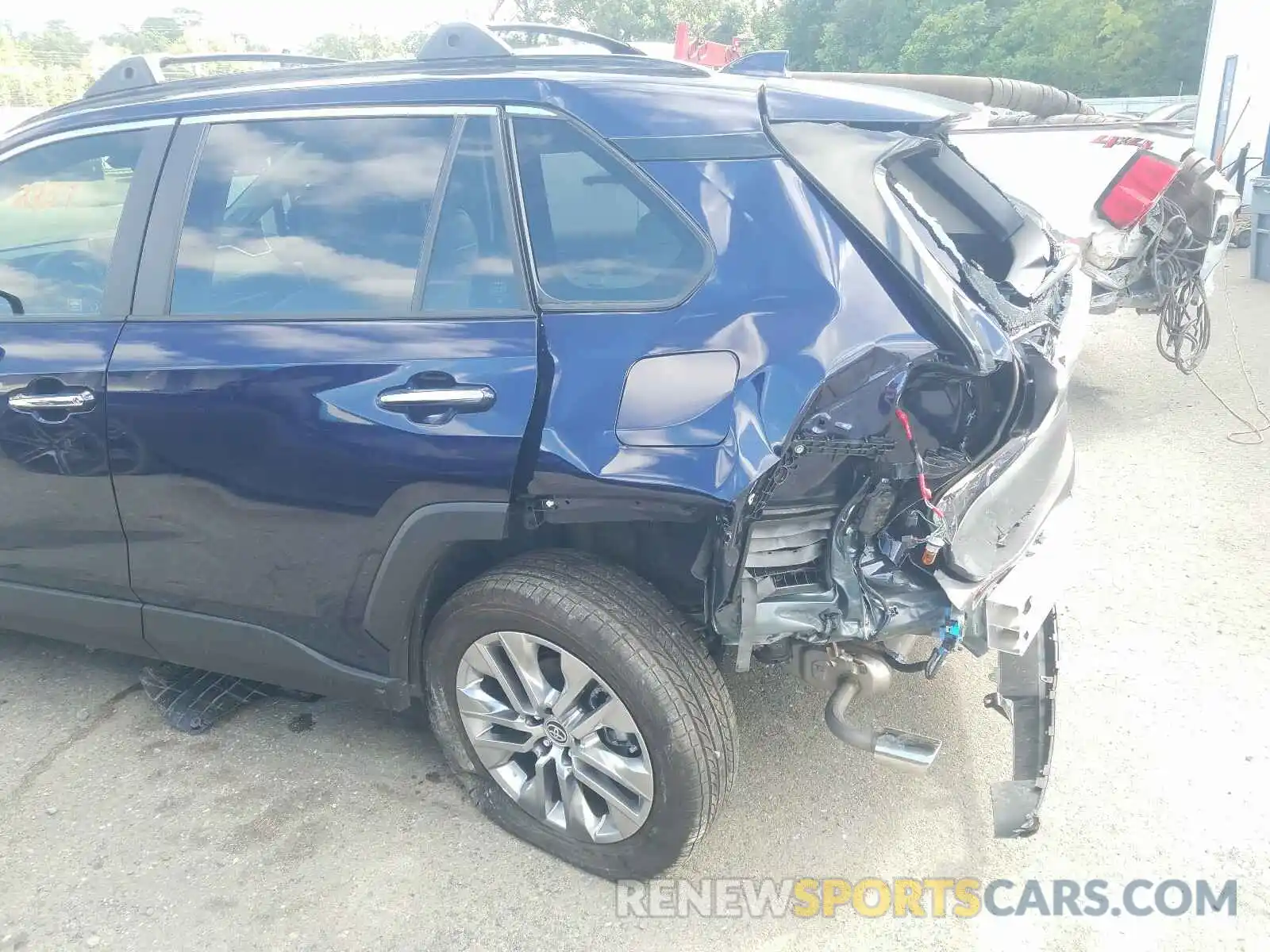 9 Photograph of a damaged car JTMN1RFV5LJ034718 TOYOTA RAV4 2020