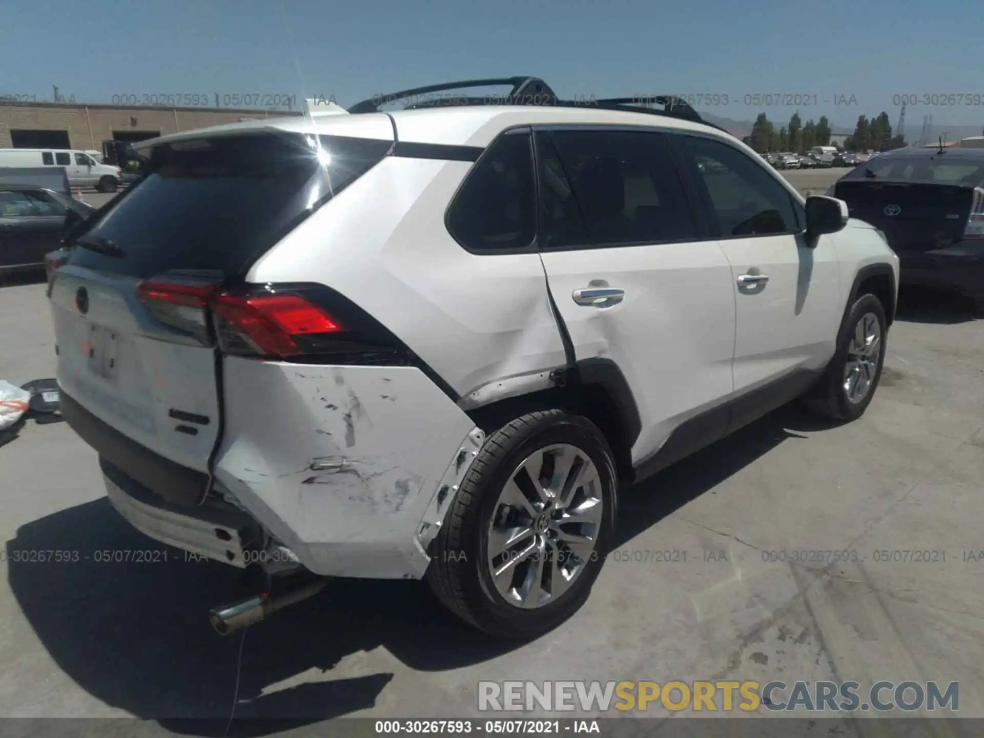 4 Photograph of a damaged car JTMN1RFV8LD525511 TOYOTA RAV4 2020