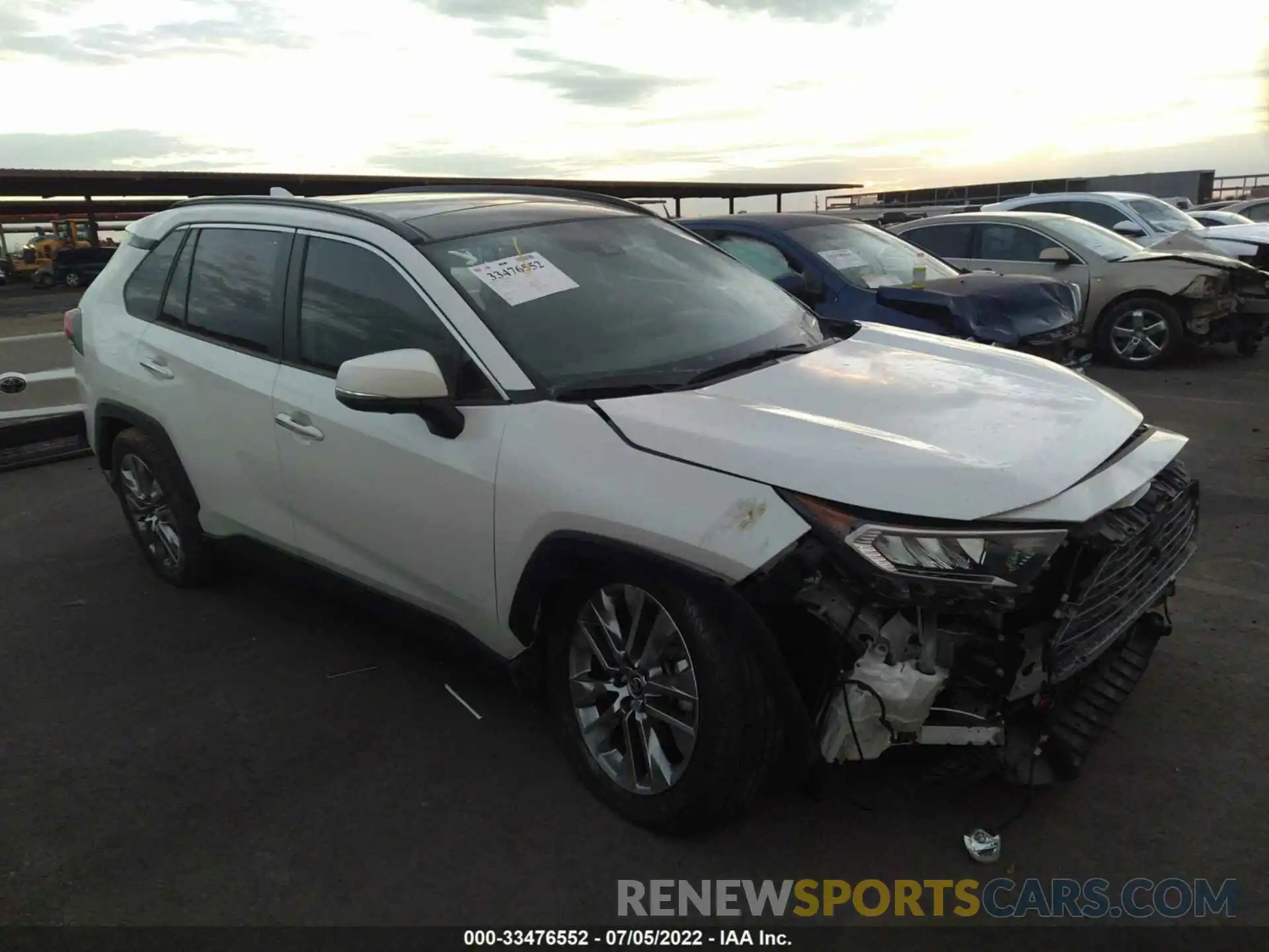 1 Photograph of a damaged car JTMN1RFV8LJ038956 TOYOTA RAV4 2020