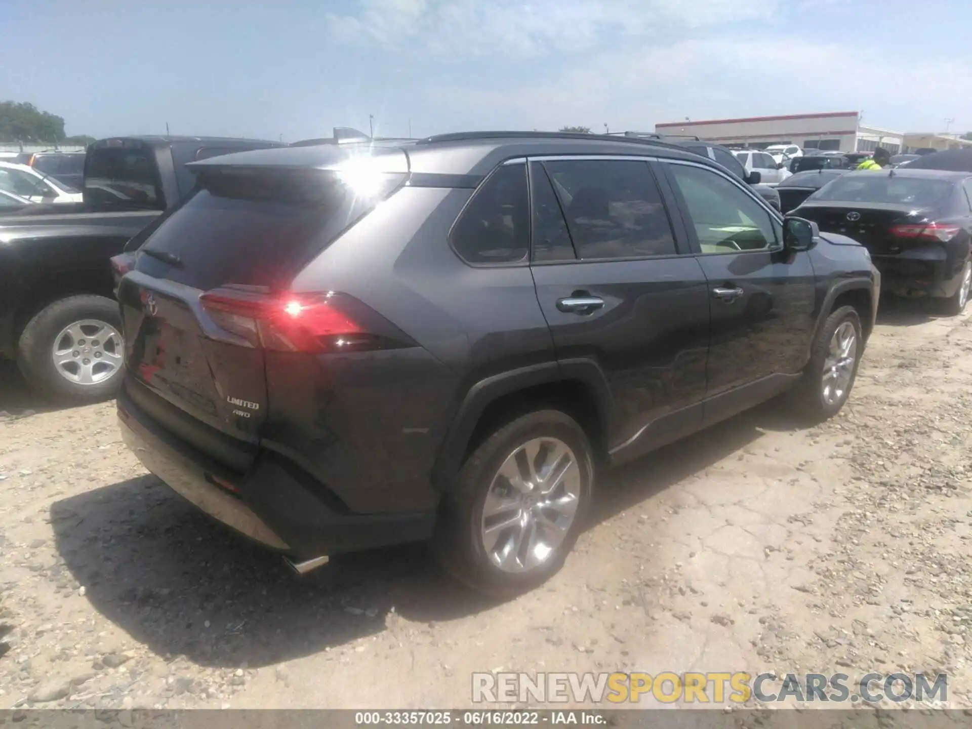 4 Photograph of a damaged car JTMN1RFV9LJ038982 TOYOTA RAV4 2020