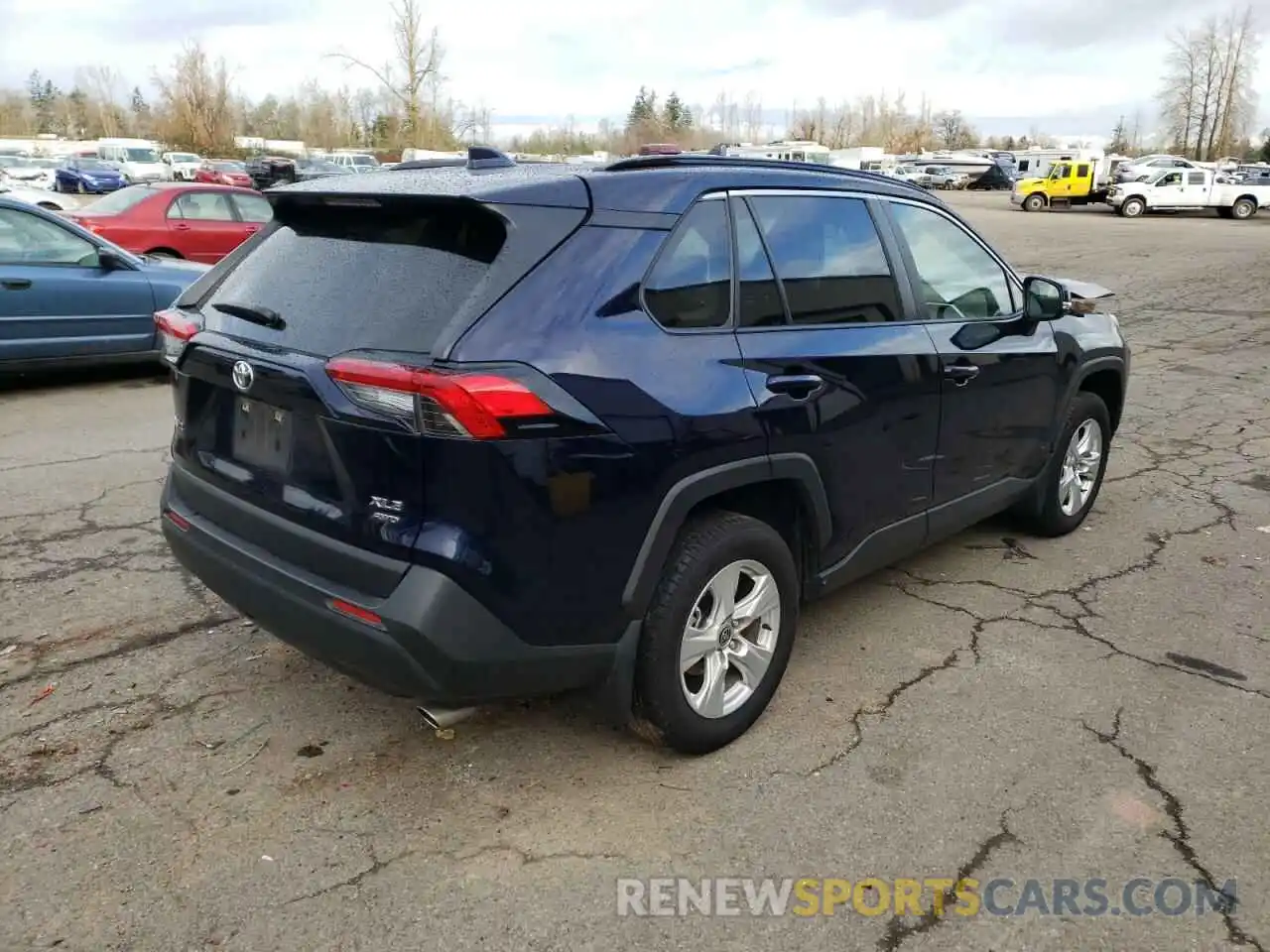 4 Photograph of a damaged car JTMP1RFV0LD058951 TOYOTA RAV4 2020