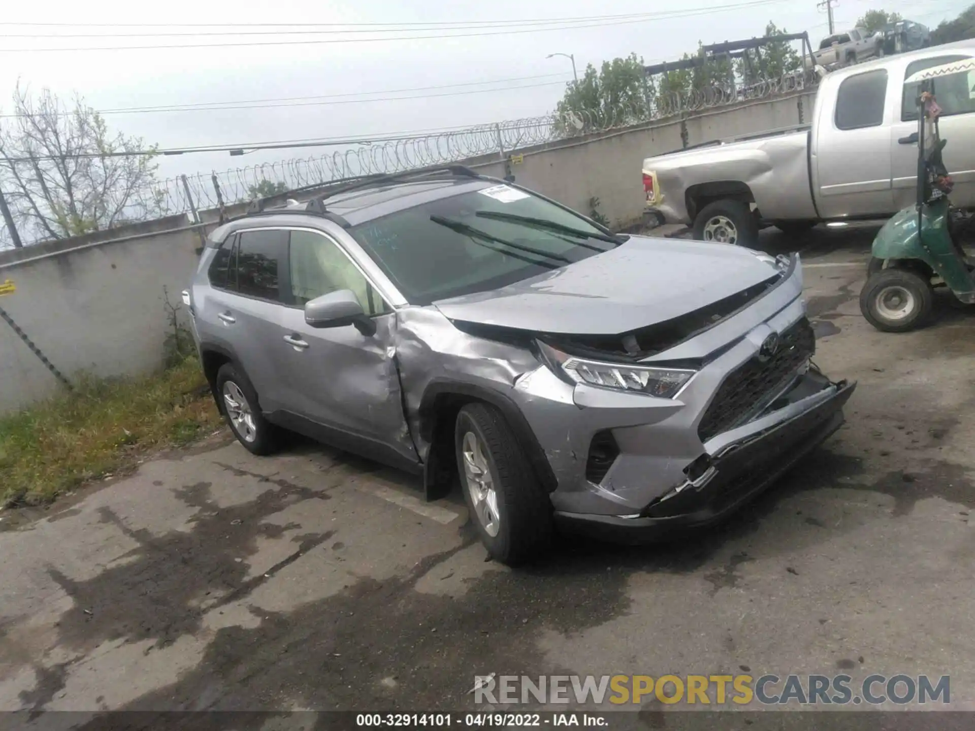 1 Photograph of a damaged car JTMP1RFV0LD059307 TOYOTA RAV4 2020