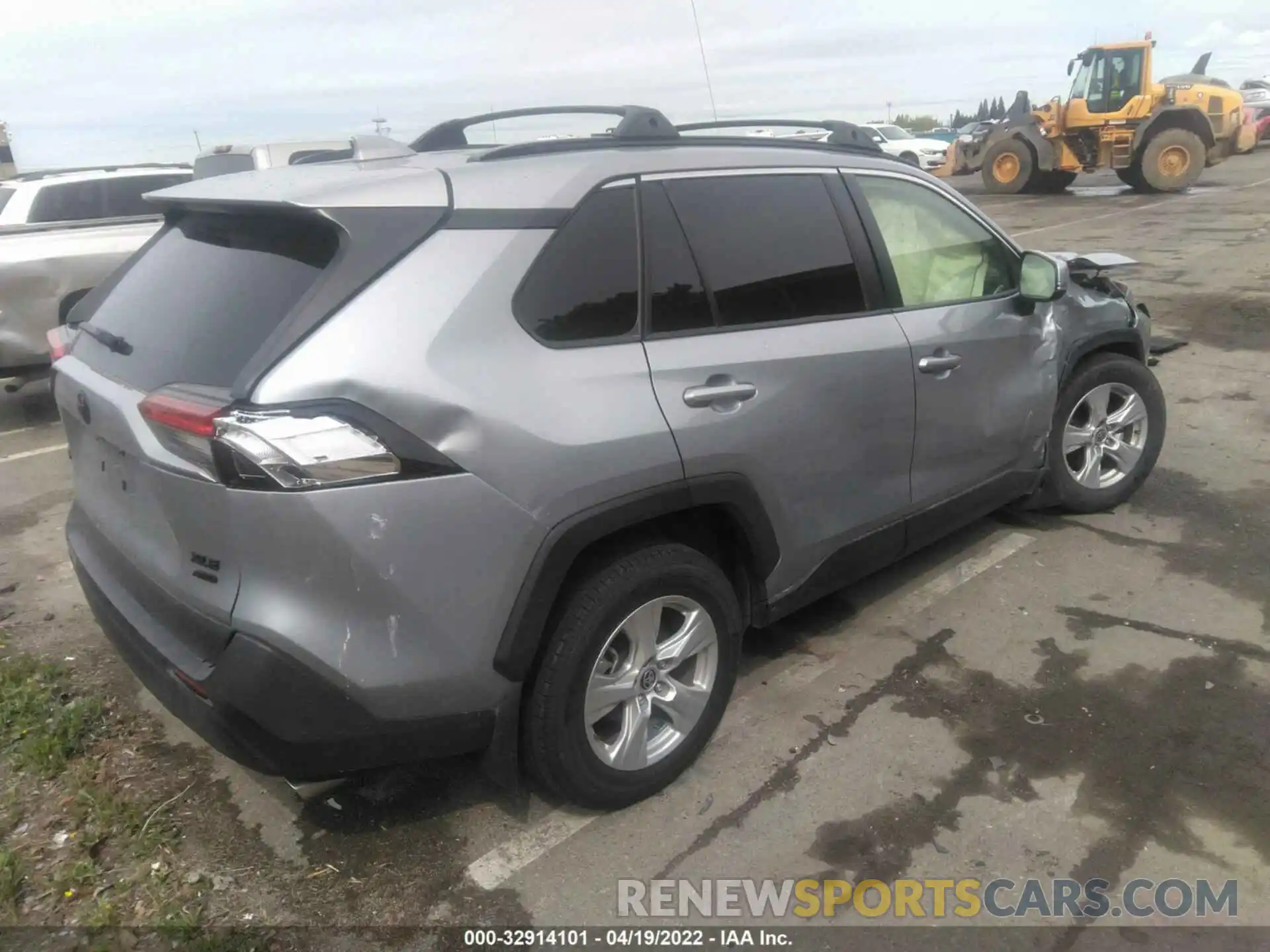 4 Photograph of a damaged car JTMP1RFV0LD059307 TOYOTA RAV4 2020