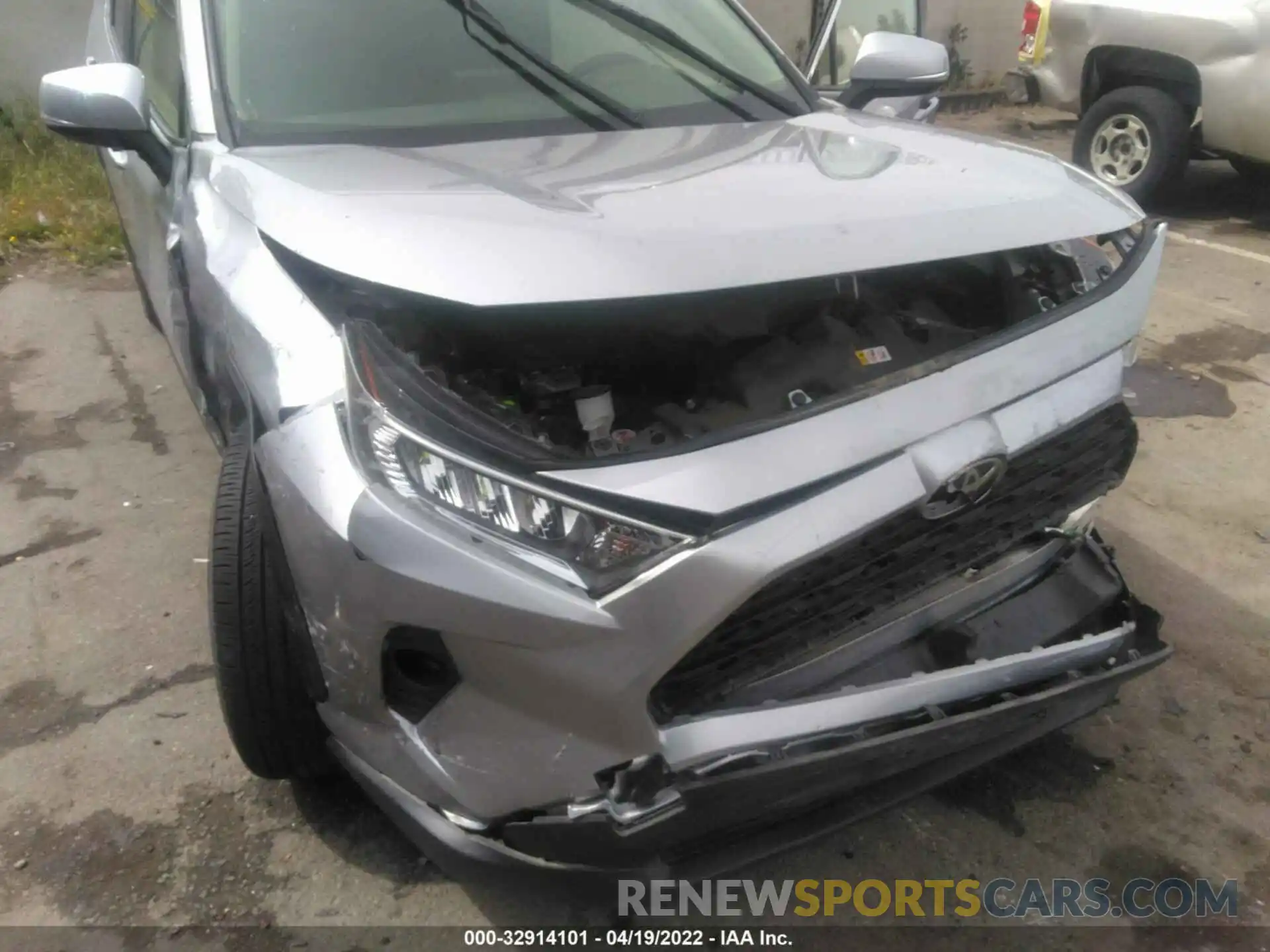 6 Photograph of a damaged car JTMP1RFV0LD059307 TOYOTA RAV4 2020