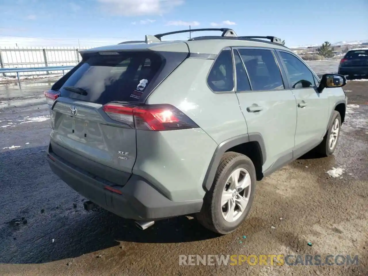 4 Photograph of a damaged car JTMP1RFV0LJ037602 TOYOTA RAV4 2020