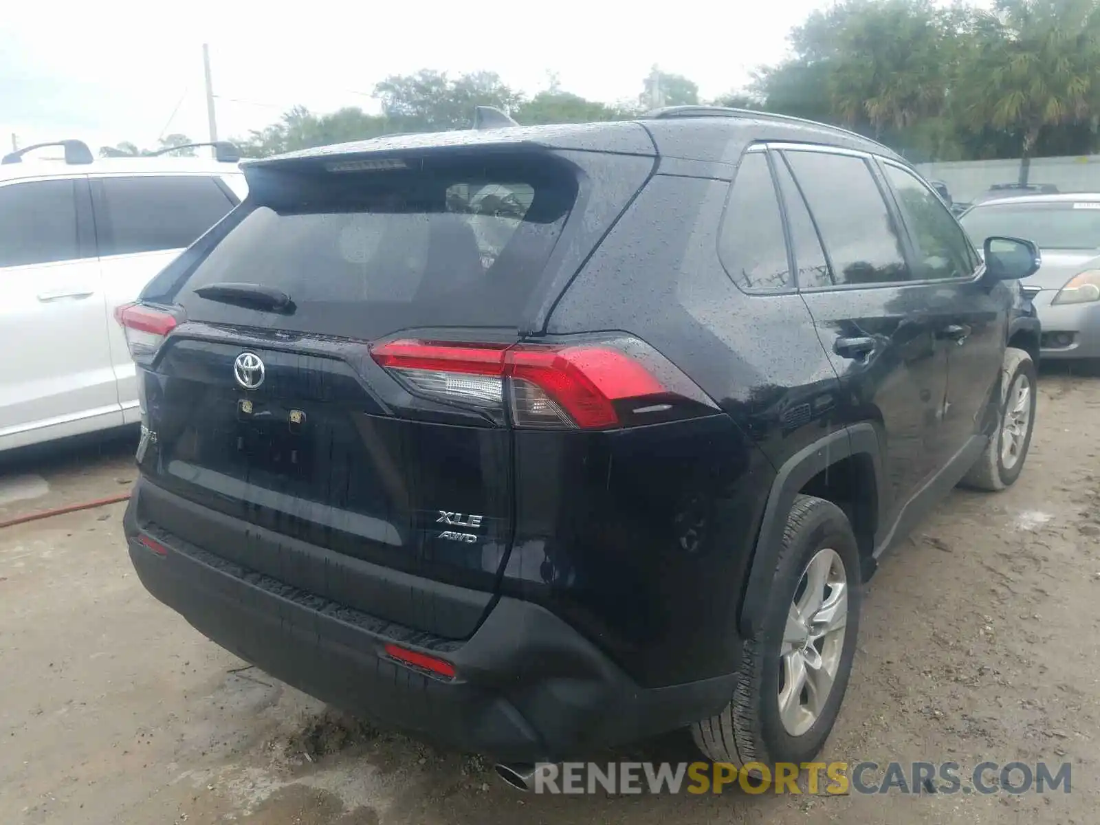 4 Photograph of a damaged car JTMP1RFV1LD054519 TOYOTA RAV4 2020