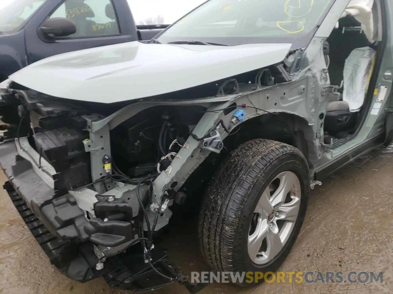 9 Photograph of a damaged car JTMP1RFV1LD054732 TOYOTA RAV4 2020