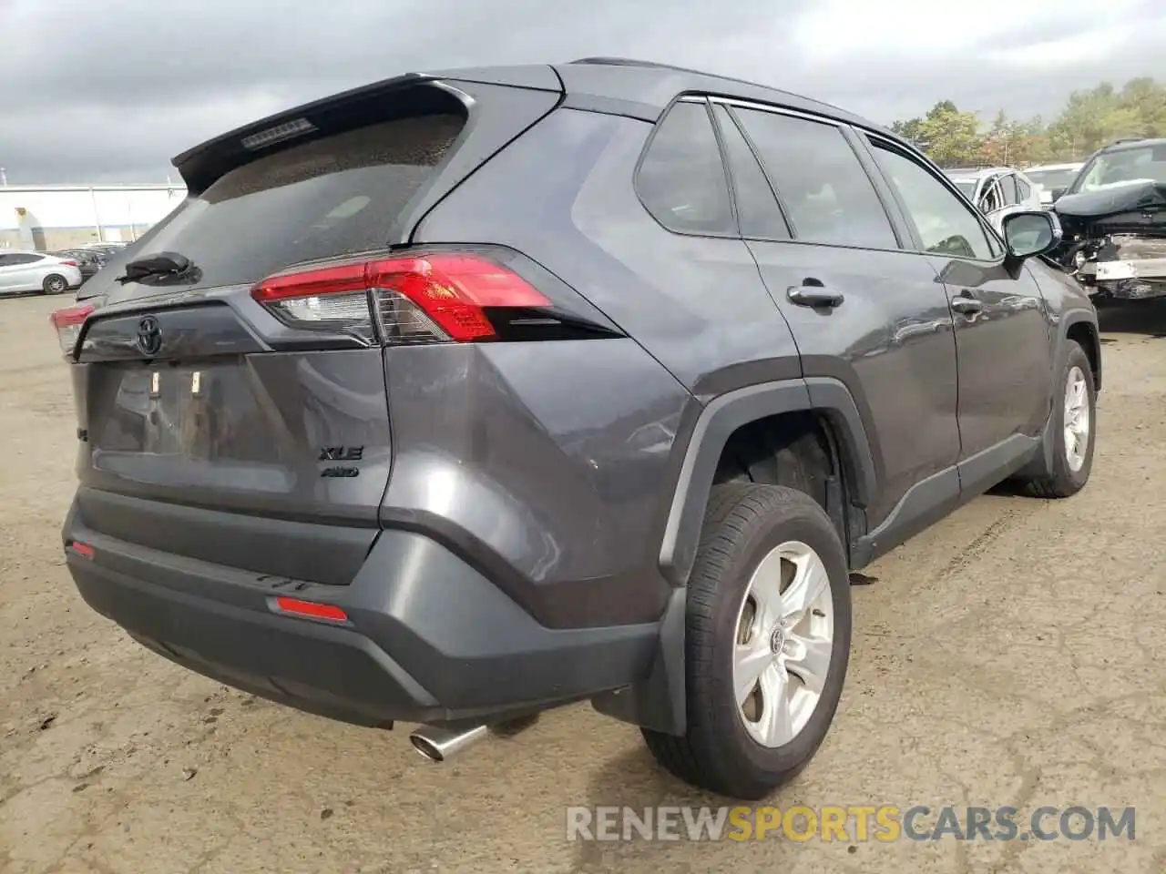 4 Photograph of a damaged car JTMP1RFV1LJ025717 TOYOTA RAV4 2020