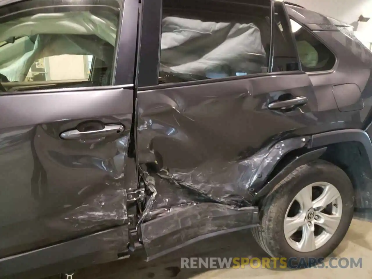 9 Photograph of a damaged car JTMP1RFV1LJ027483 TOYOTA RAV4 2020