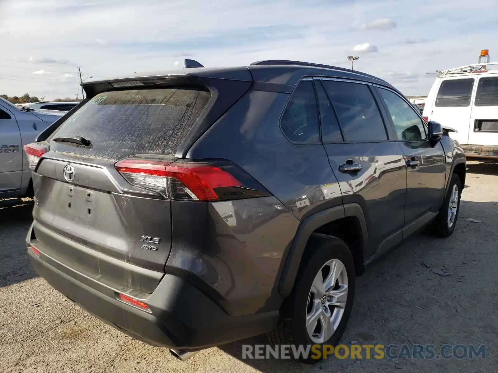 4 Photograph of a damaged car JTMP1RFV1LJ027712 TOYOTA RAV4 2020