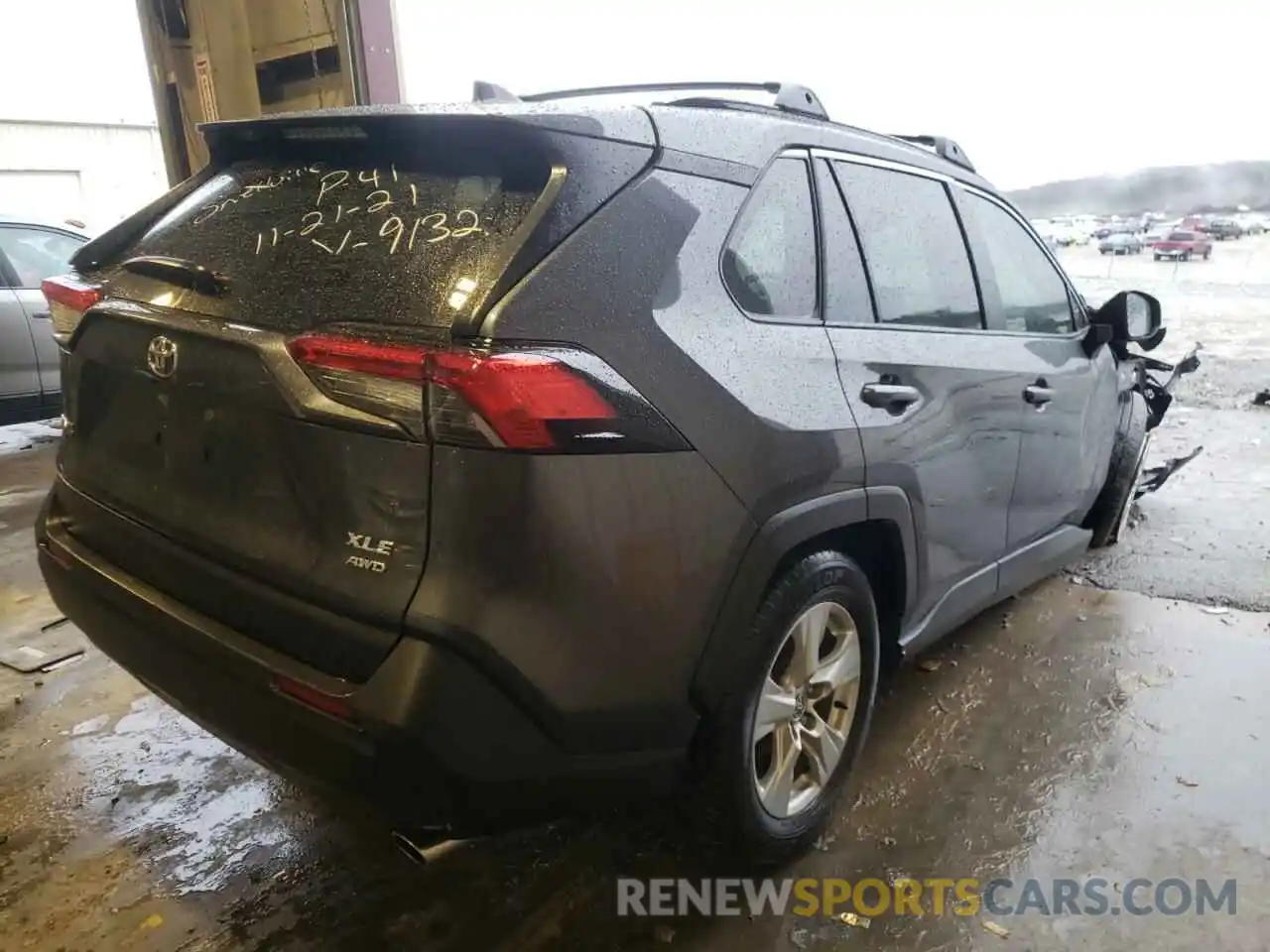 4 Photograph of a damaged car JTMP1RFV2LD059132 TOYOTA RAV4 2020