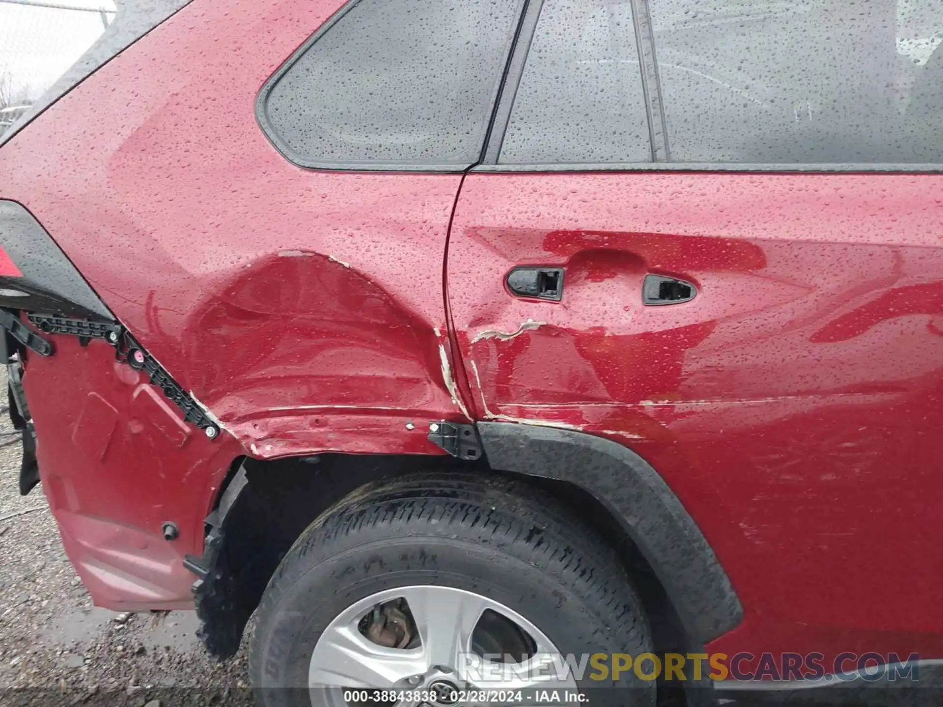 18 Photograph of a damaged car JTMP1RFV2LD062001 TOYOTA RAV4 2020