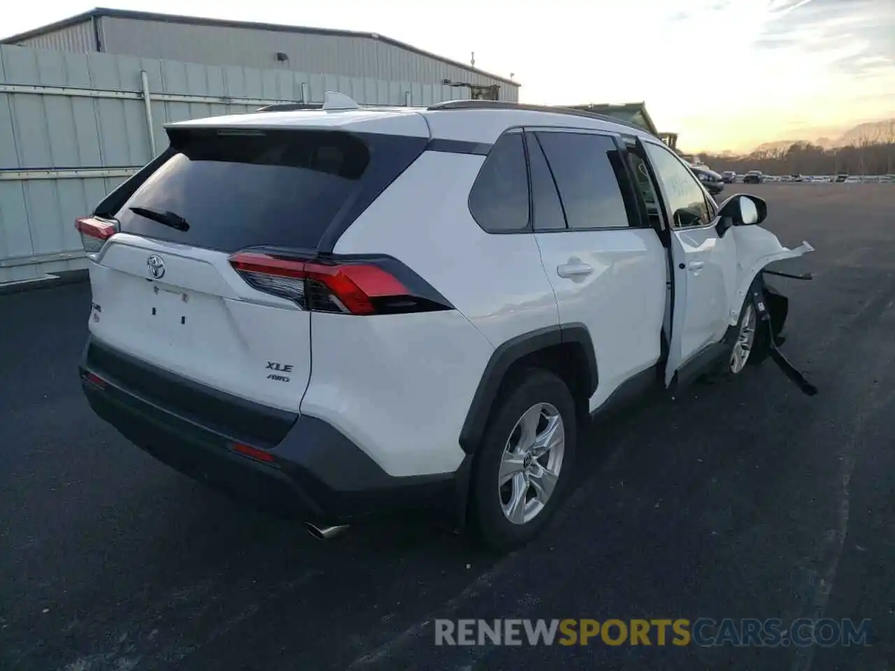 4 Photograph of a damaged car JTMP1RFV2LD065254 TOYOTA RAV4 2020