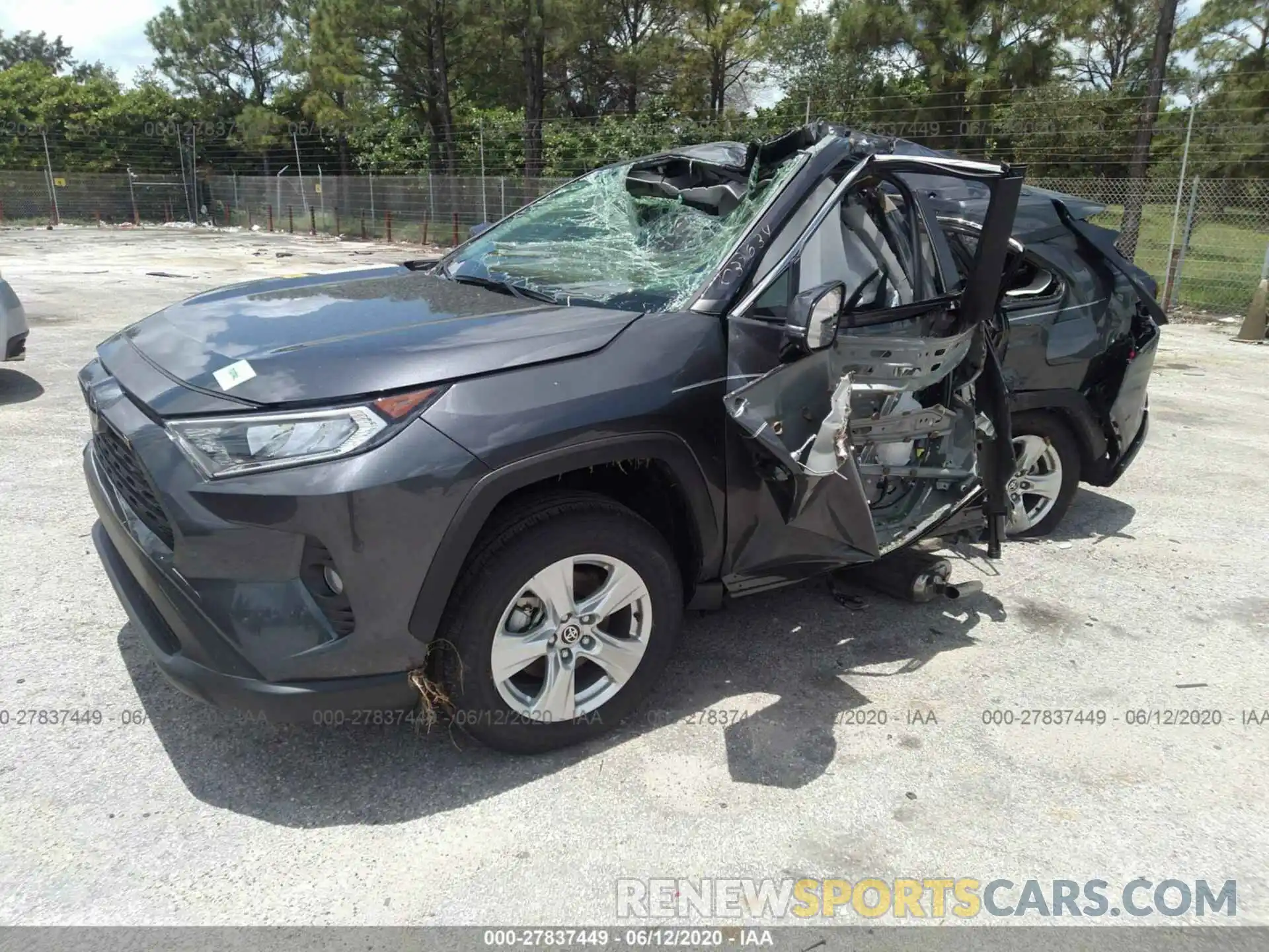 2 Photograph of a damaged car JTMP1RFV2LJ037634 TOYOTA RAV4 2020