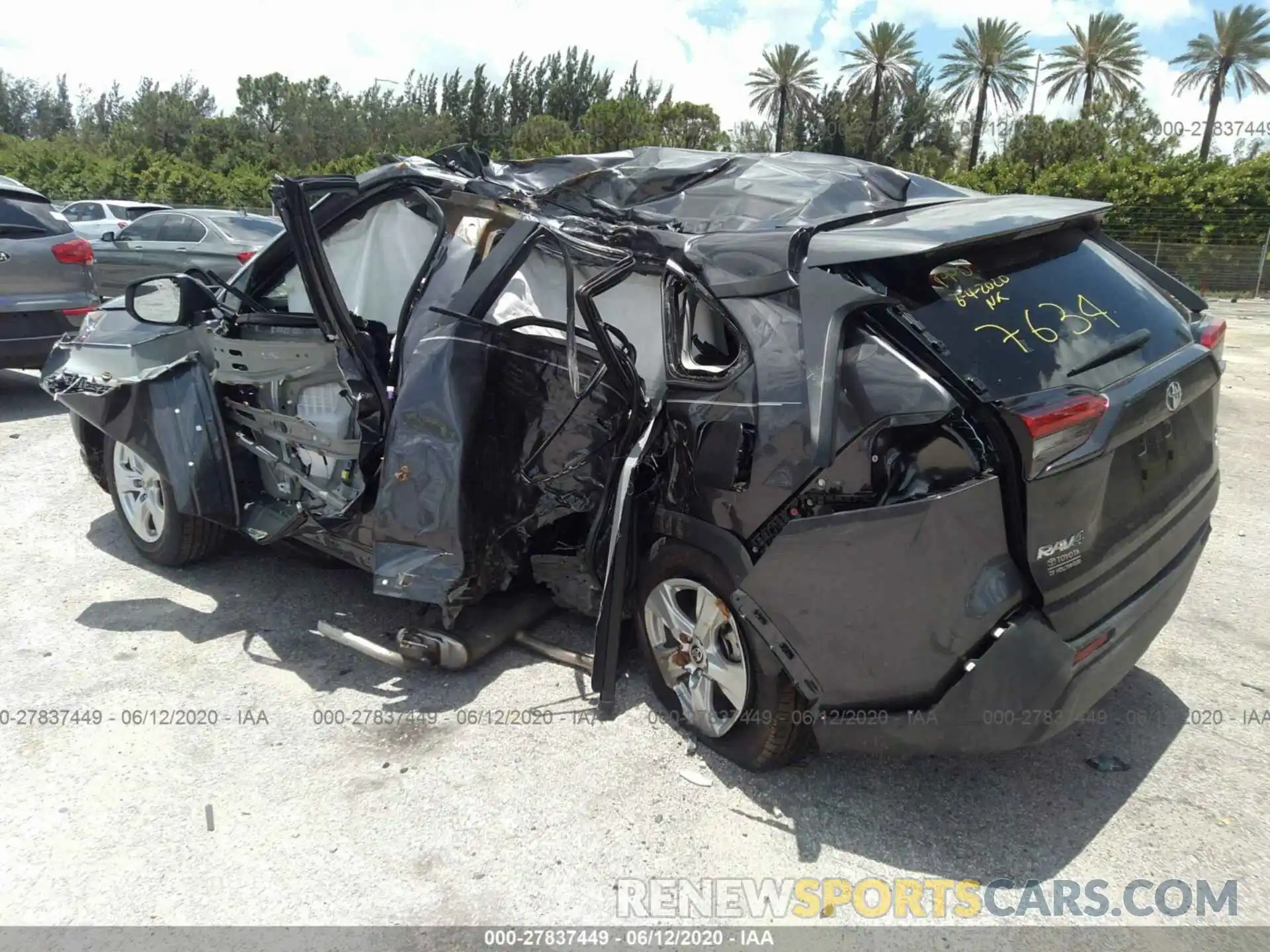 3 Photograph of a damaged car JTMP1RFV2LJ037634 TOYOTA RAV4 2020