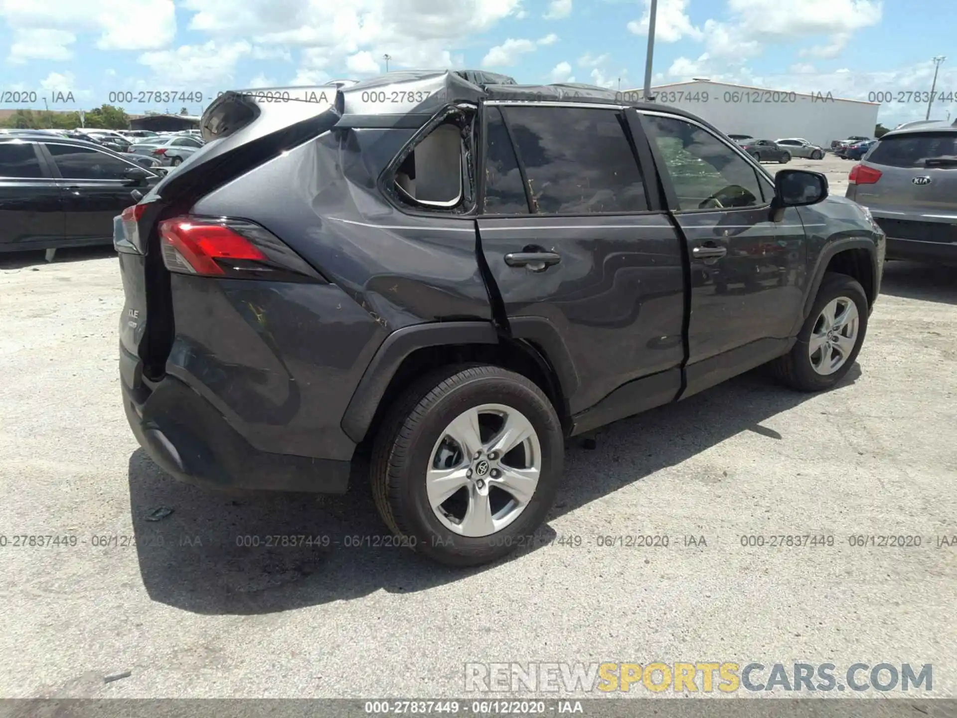 4 Photograph of a damaged car JTMP1RFV2LJ037634 TOYOTA RAV4 2020