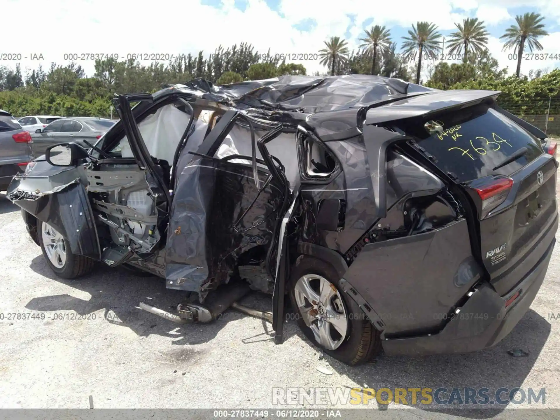 6 Photograph of a damaged car JTMP1RFV2LJ037634 TOYOTA RAV4 2020