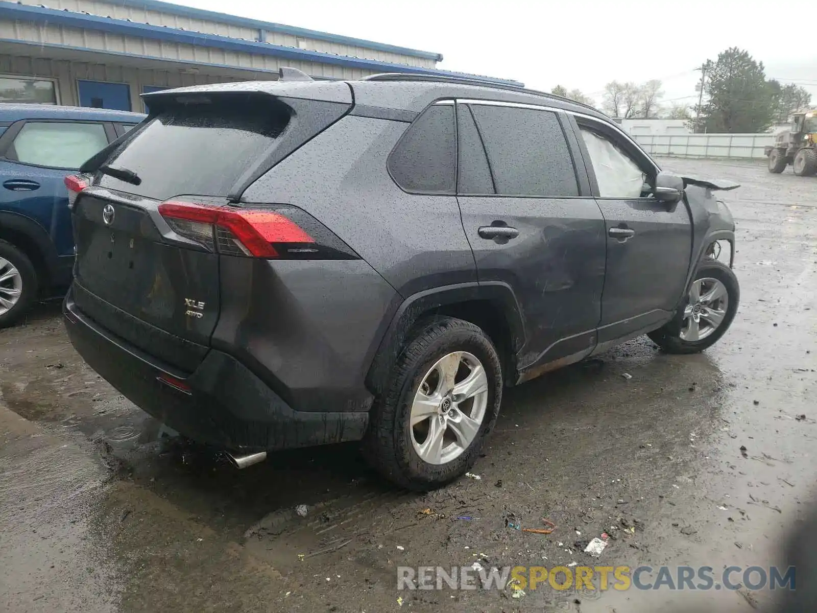 4 Photograph of a damaged car JTMP1RFV3LD059589 TOYOTA RAV4 2020