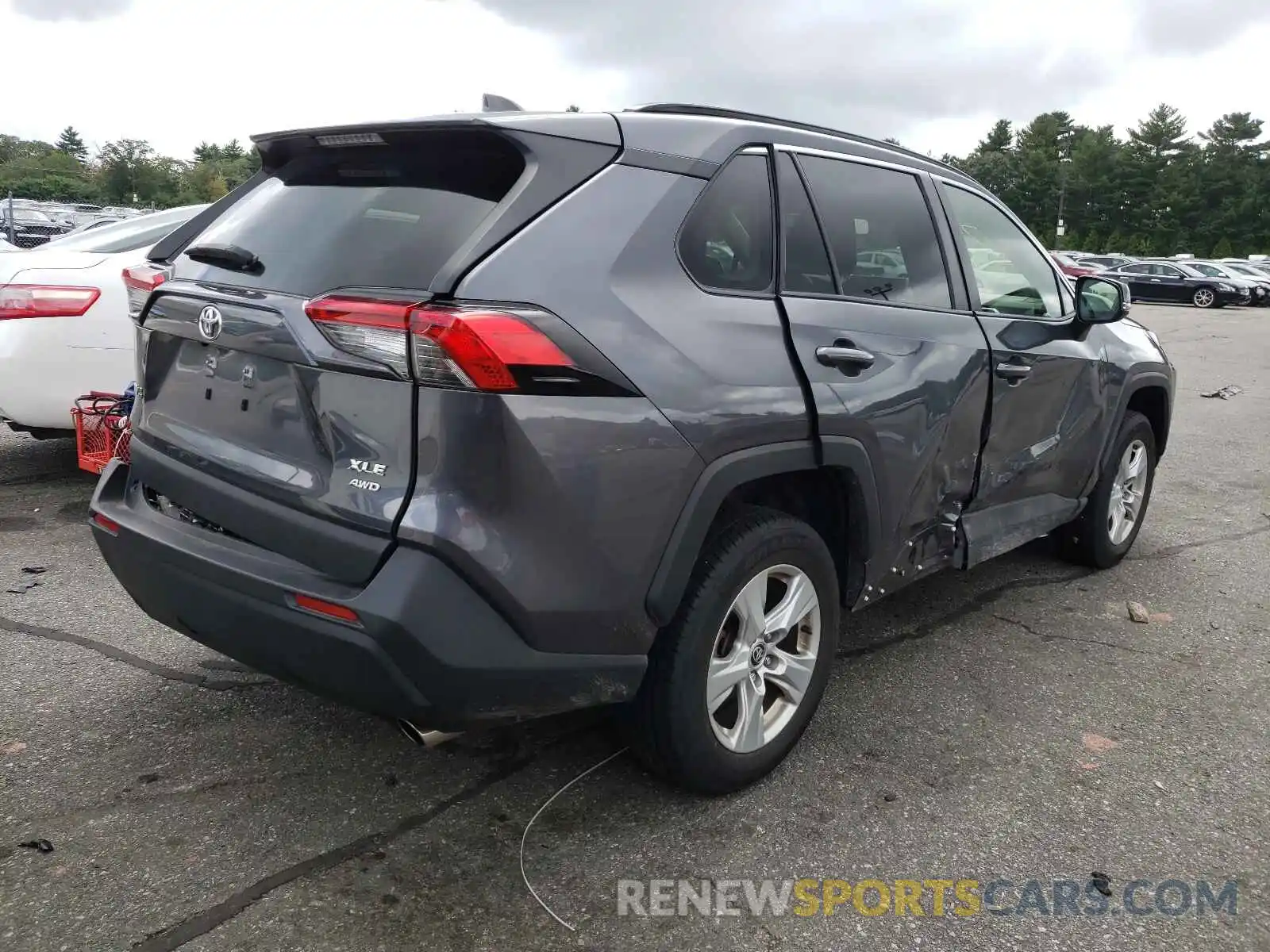 4 Photograph of a damaged car JTMP1RFV3LD526316 TOYOTA RAV4 2020