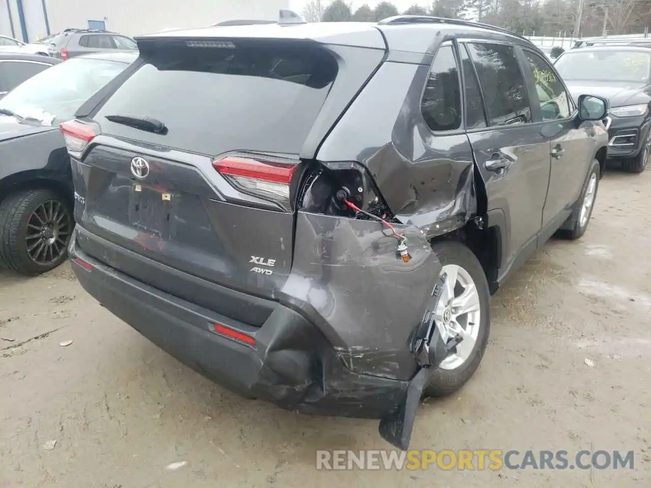 4 Photograph of a damaged car JTMP1RFV4LD051291 TOYOTA RAV4 2020