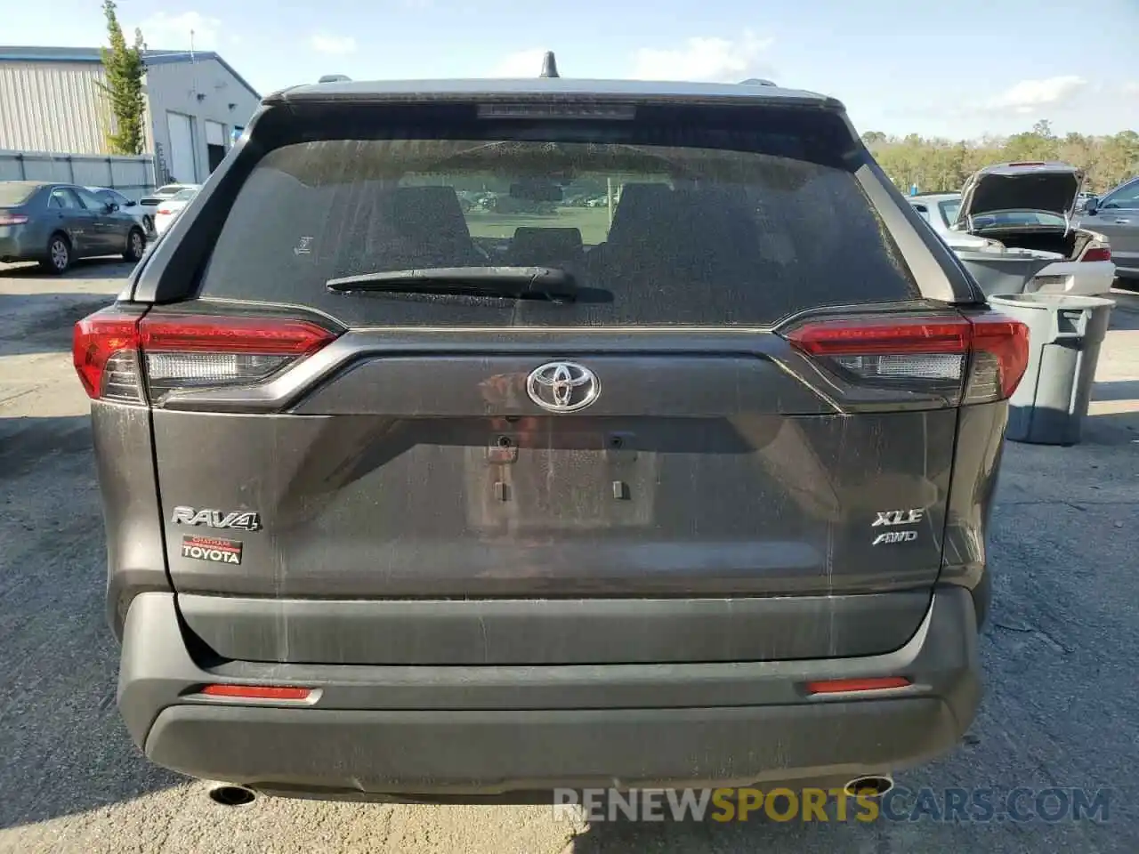 6 Photograph of a damaged car JTMP1RFV4LJ034489 TOYOTA RAV4 2020