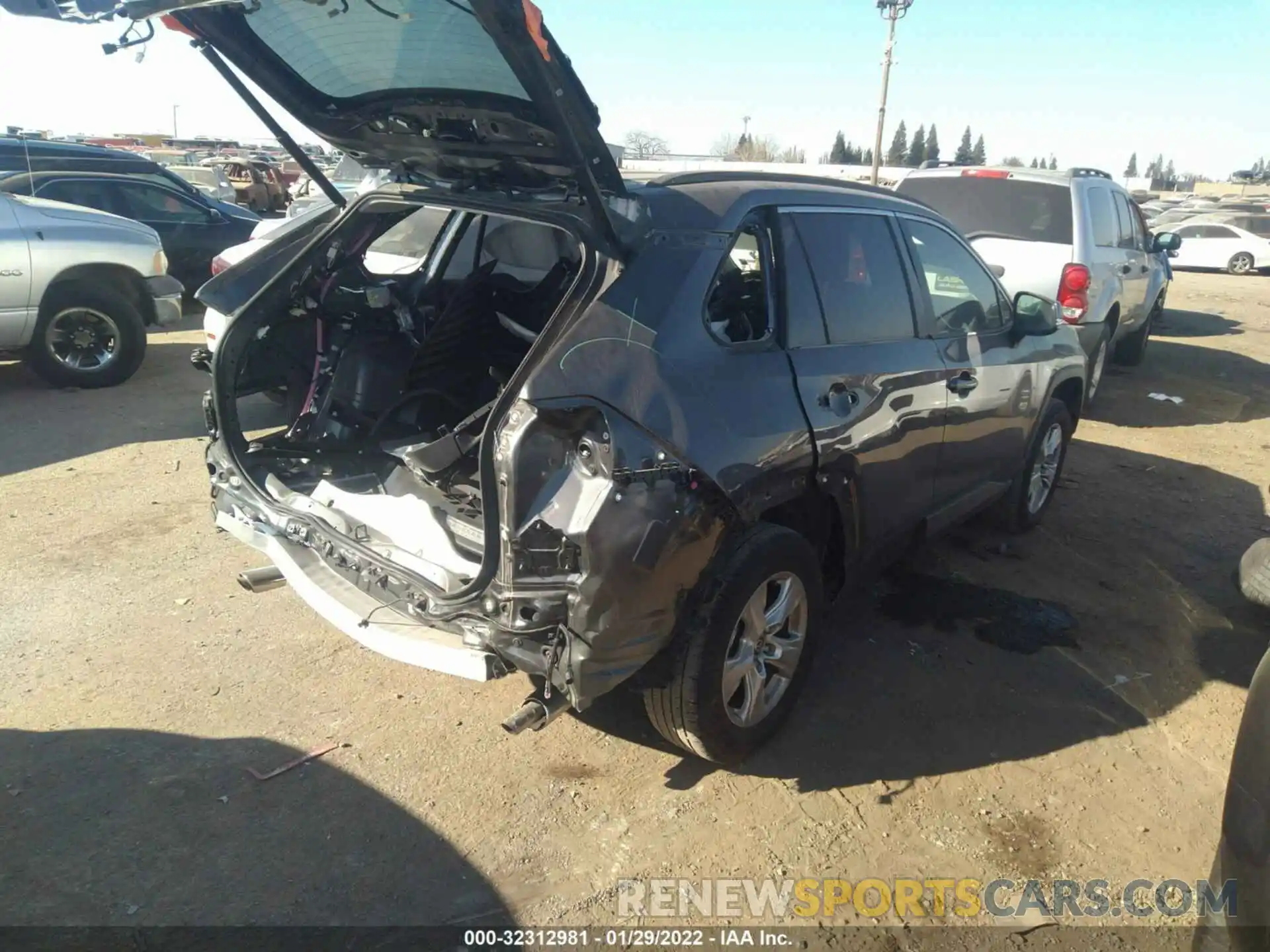 4 Фотография поврежденного автомобиля JTMP1RFV5LD063269 TOYOTA RAV4 2020