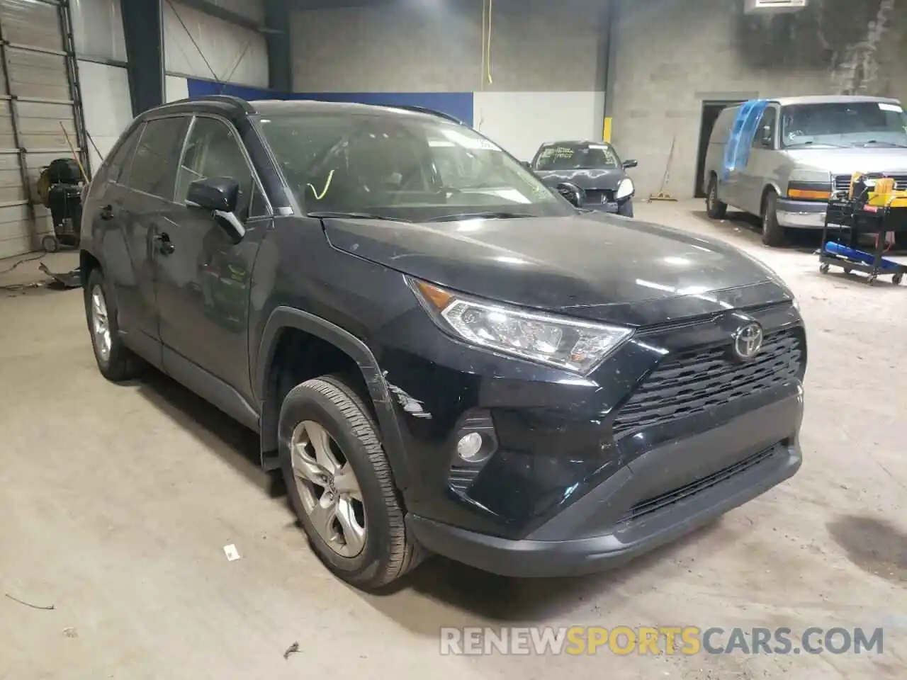 1 Photograph of a damaged car JTMP1RFV5LJ028166 TOYOTA RAV4 2020