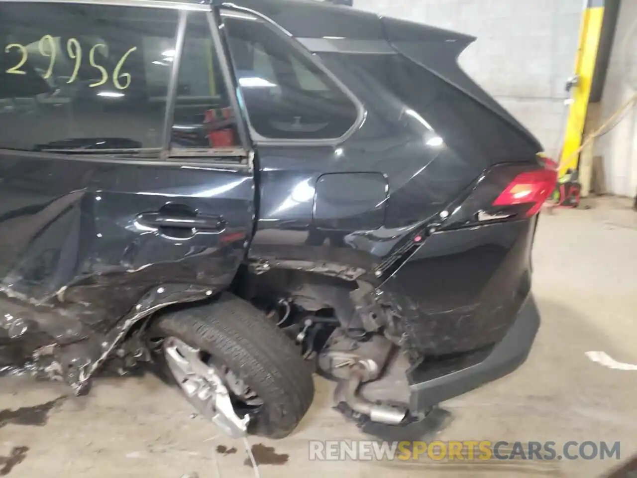 10 Photograph of a damaged car JTMP1RFV5LJ028166 TOYOTA RAV4 2020